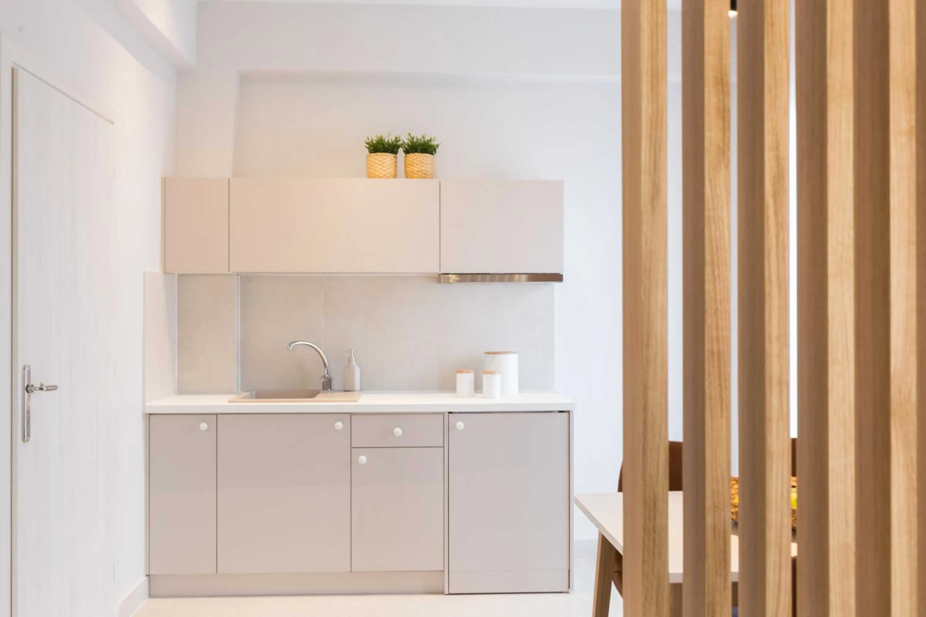 Kitchen or kitchenette in Calmare suites