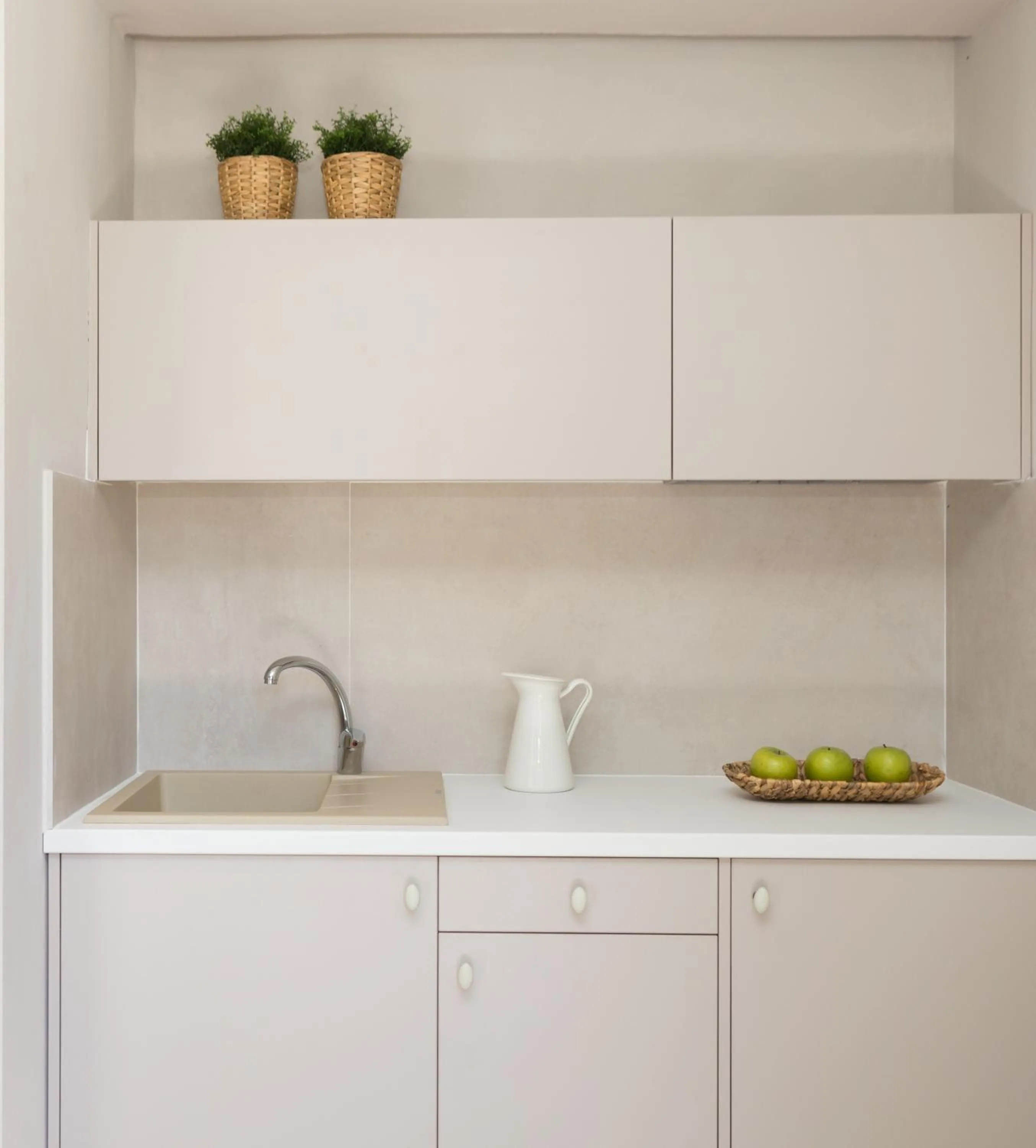 Kitchen or kitchenette in Calmare suites