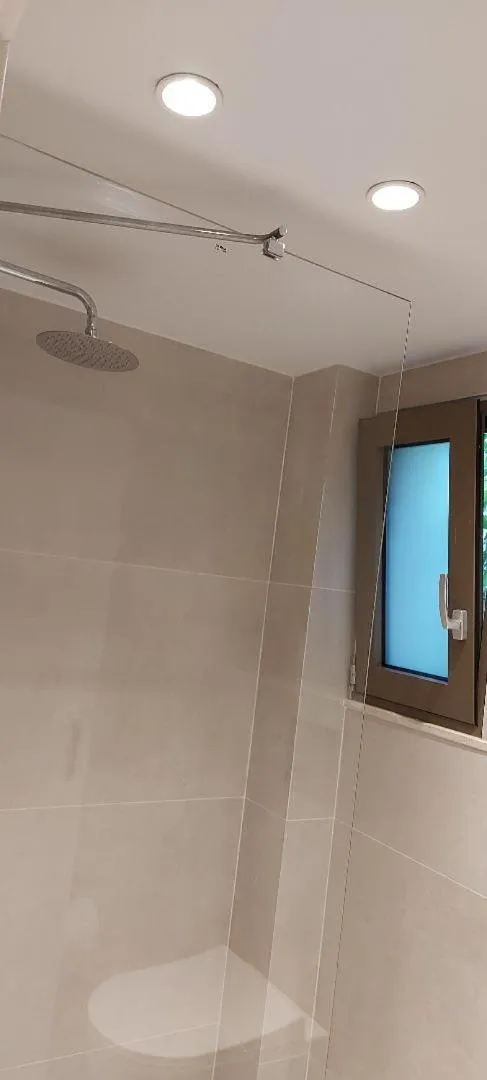 Shower in Calmare suites