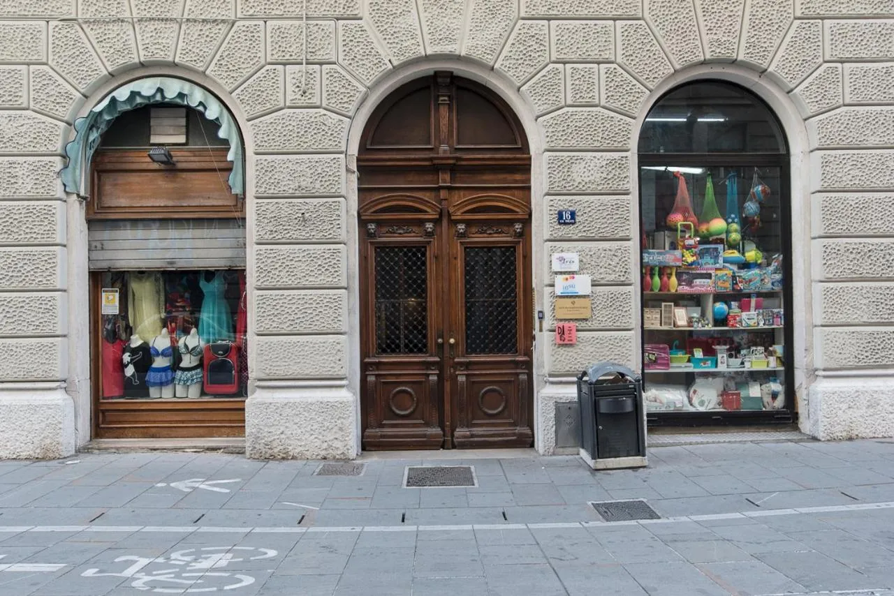 Facade/entrance in Dada