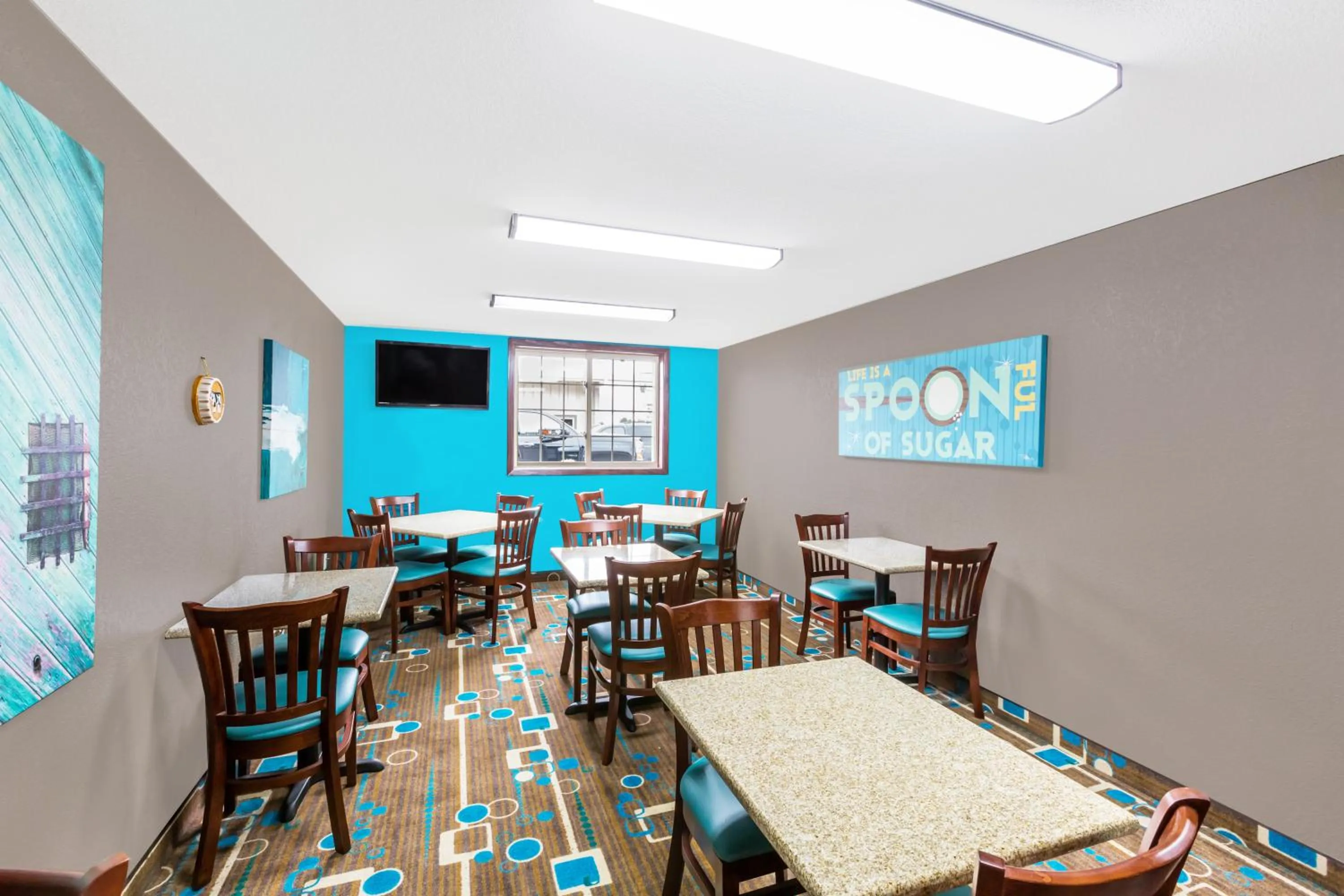 TV and multimedia, Restaurant/Places to Eat in Super 8 by Wyndham Spencer