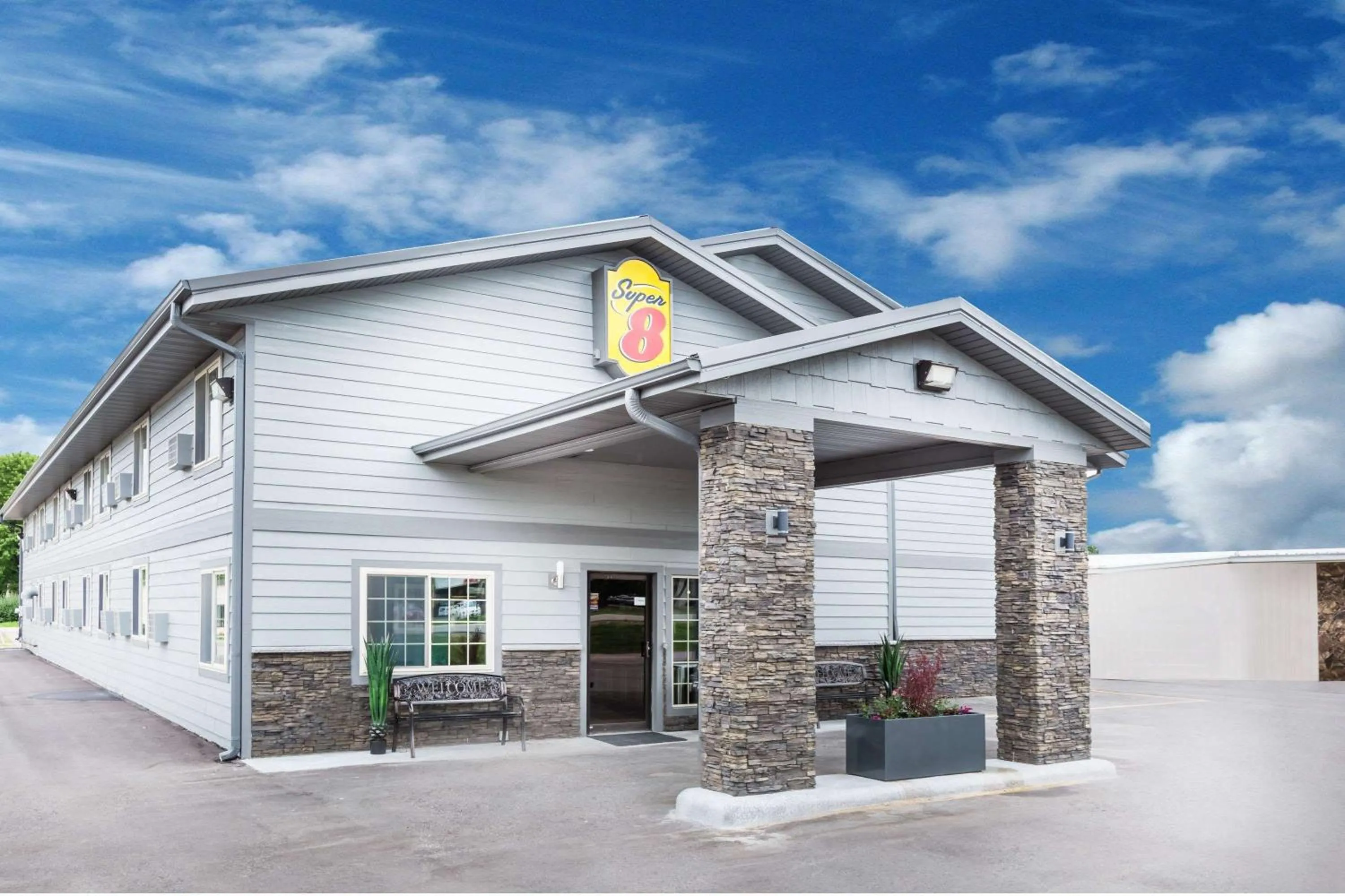 Property Building in Super 8 by Wyndham Spencer