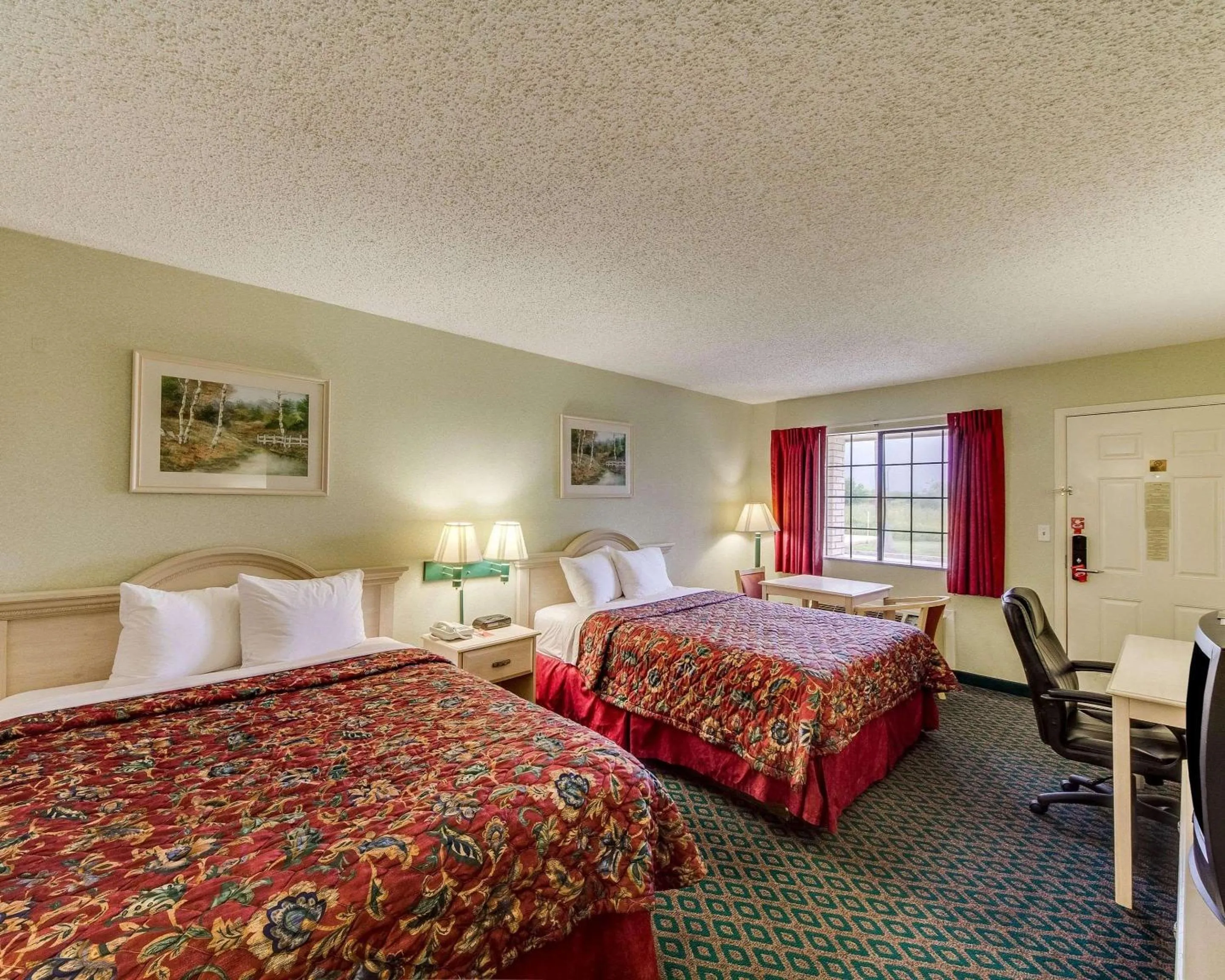 Photo of the whole room, Bed in Econo Lodge Falfurrias Hwy 281