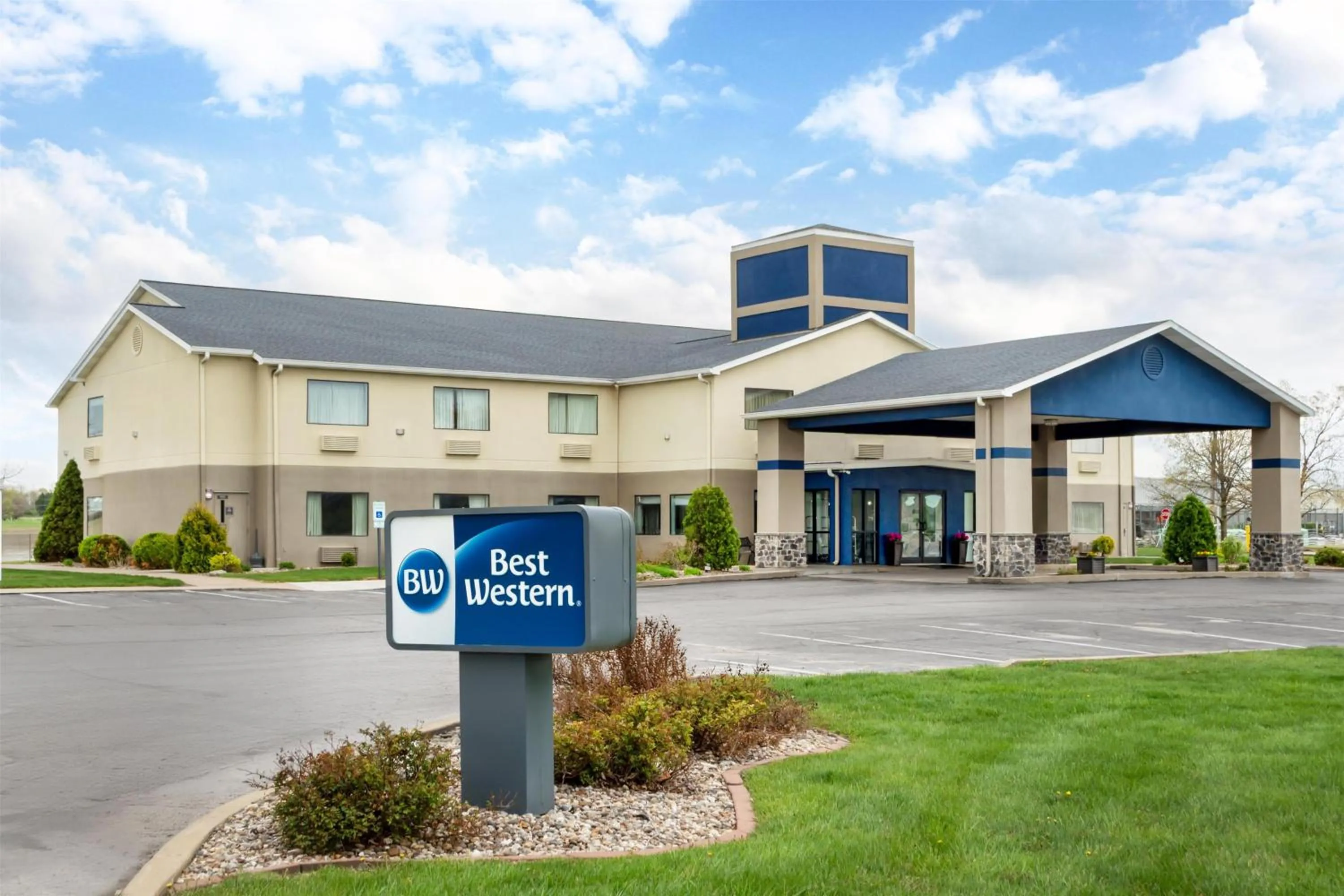 Property building in Best Western Brookfield