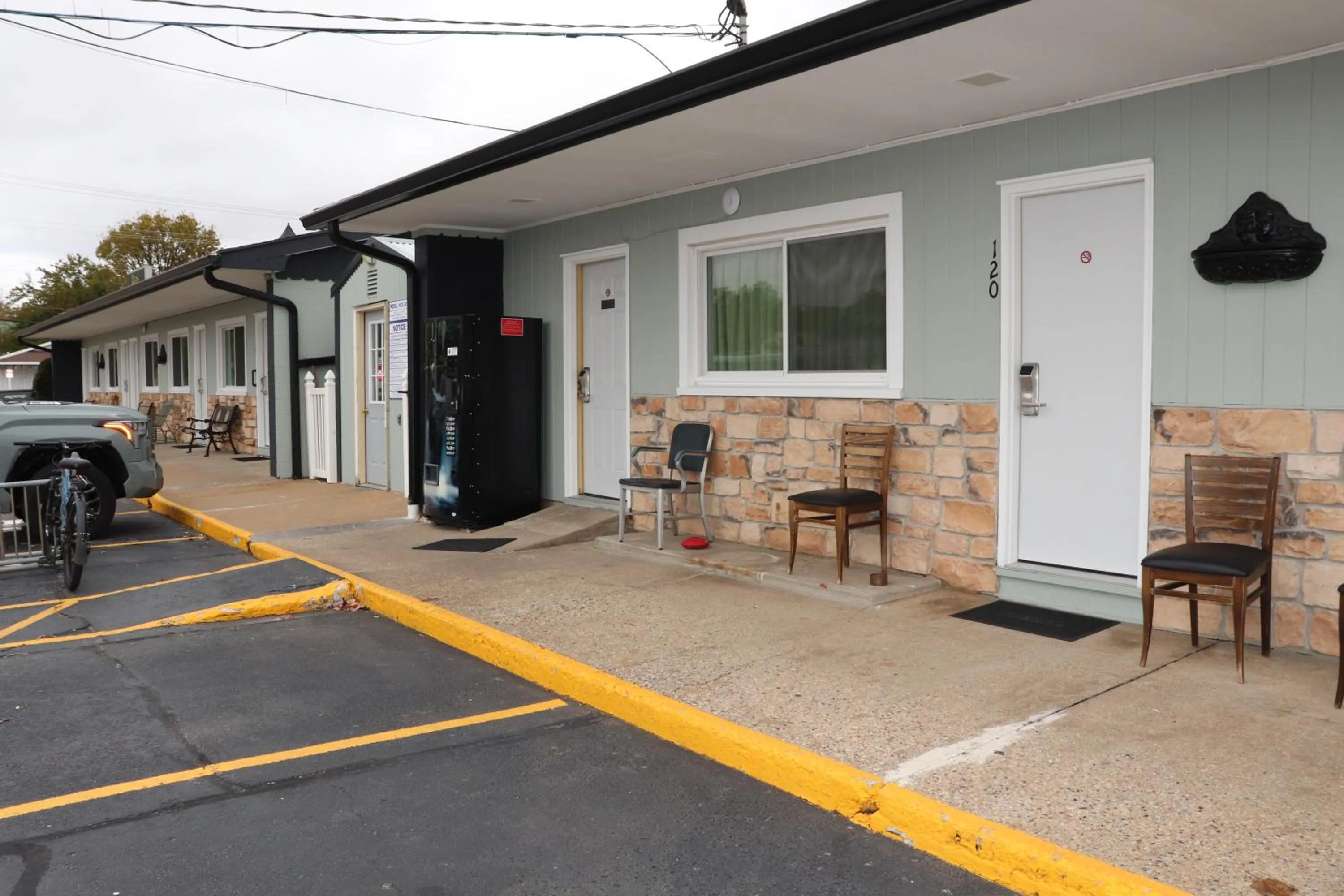 Property building in Best Nights Inn - Sparta