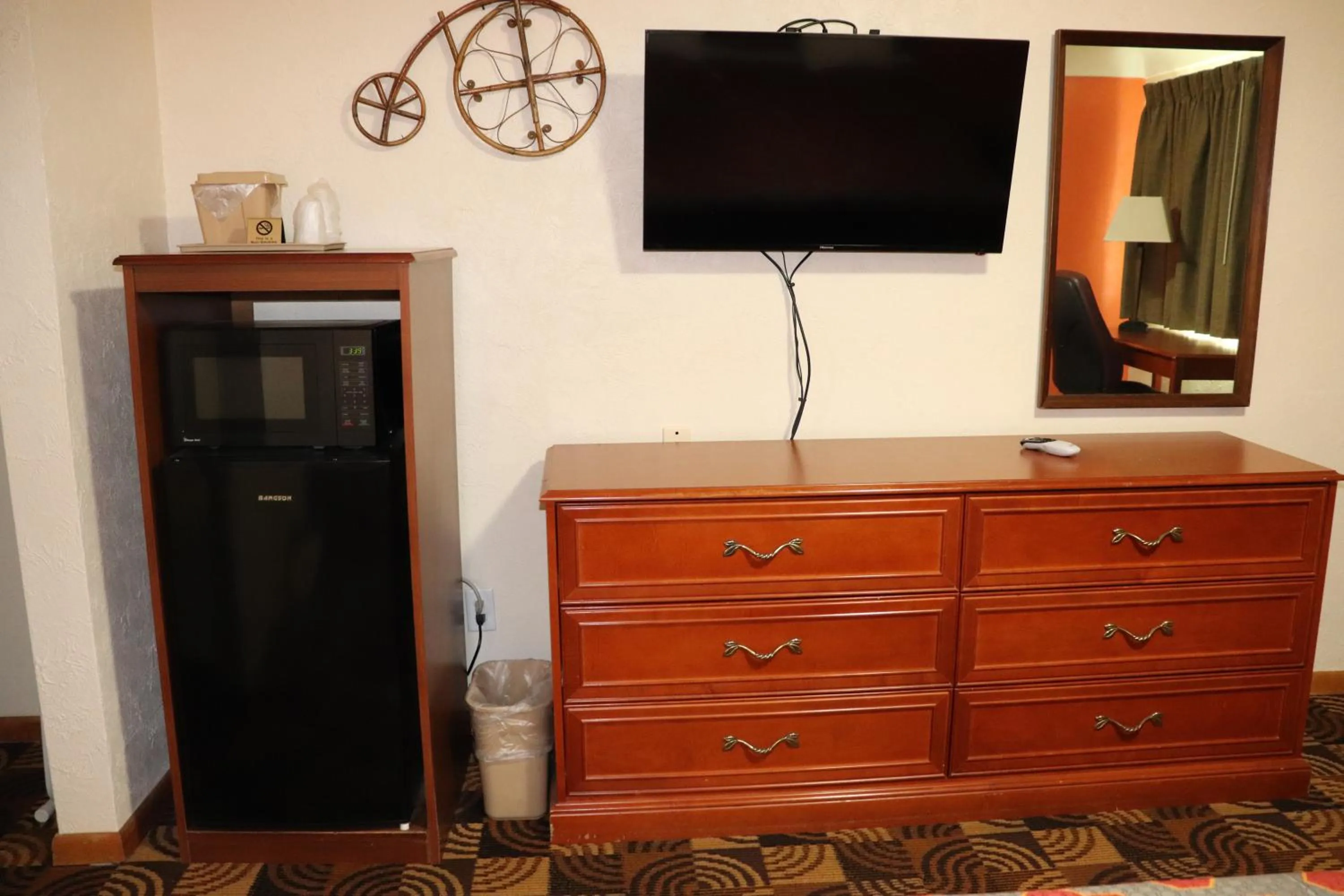 TV and multimedia in Best Nights Inn - Sparta