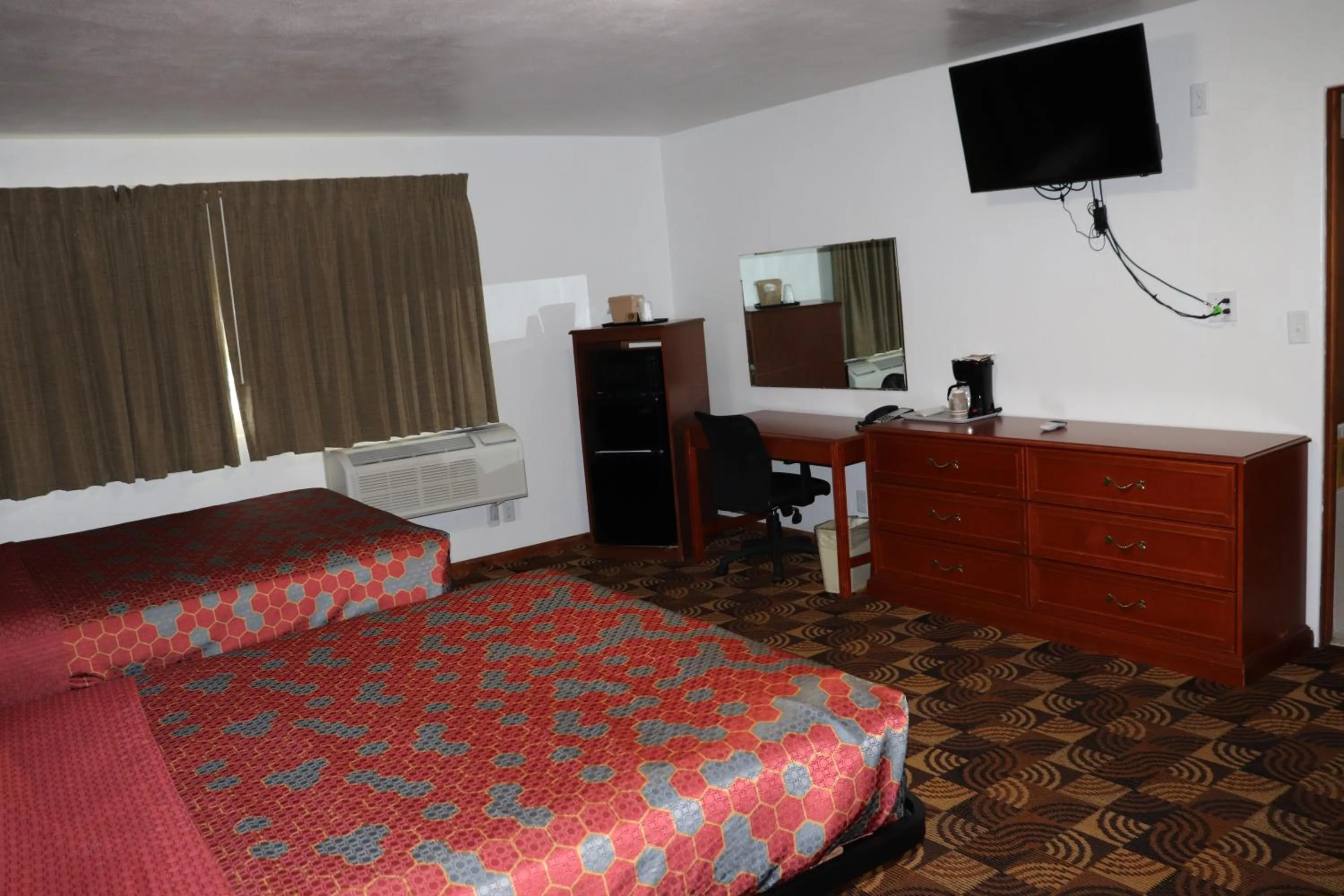 TV and multimedia, Bed in Best Nights Inn - Sparta