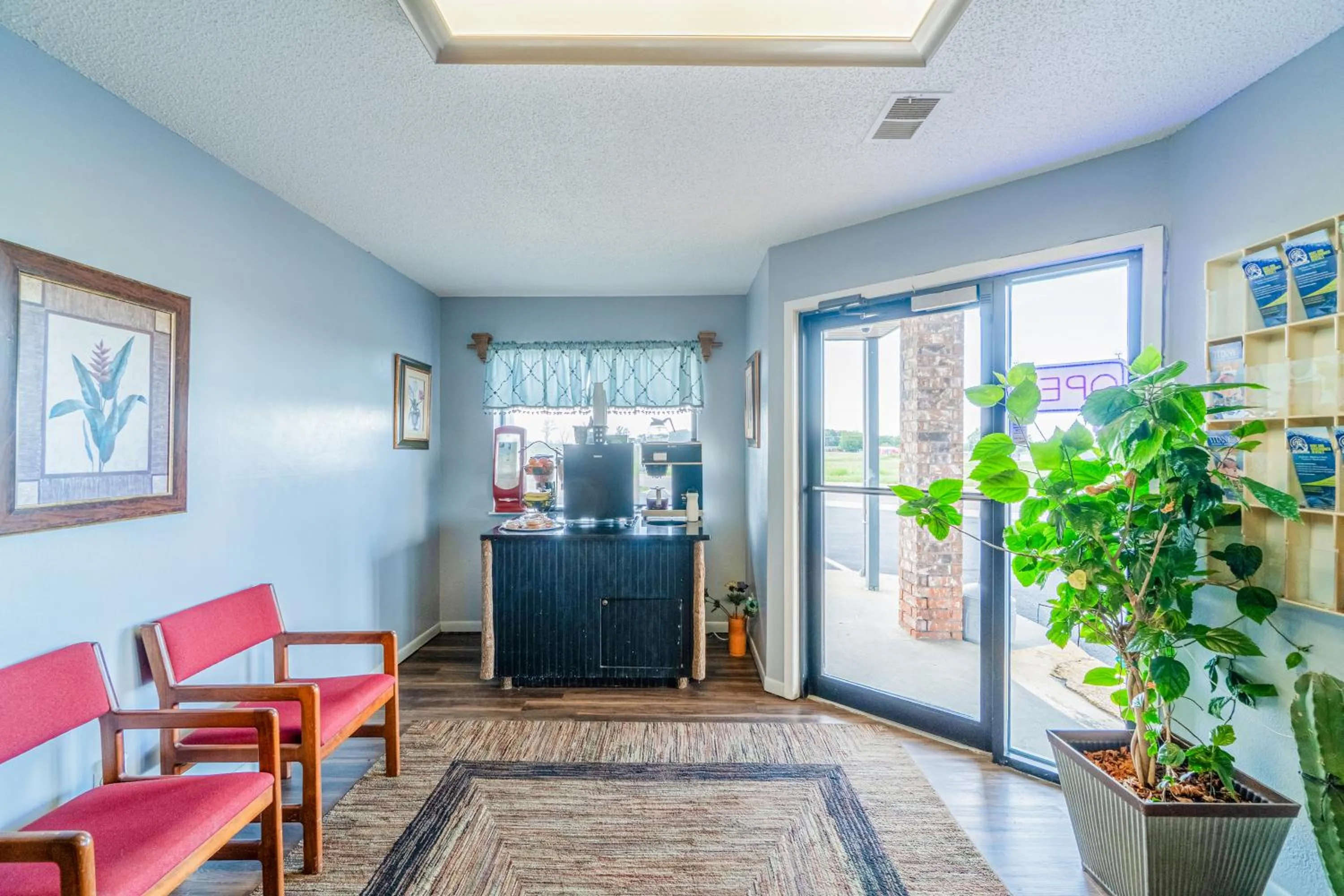 Lobby or reception in Capital O Aurora Inn Monett US 60