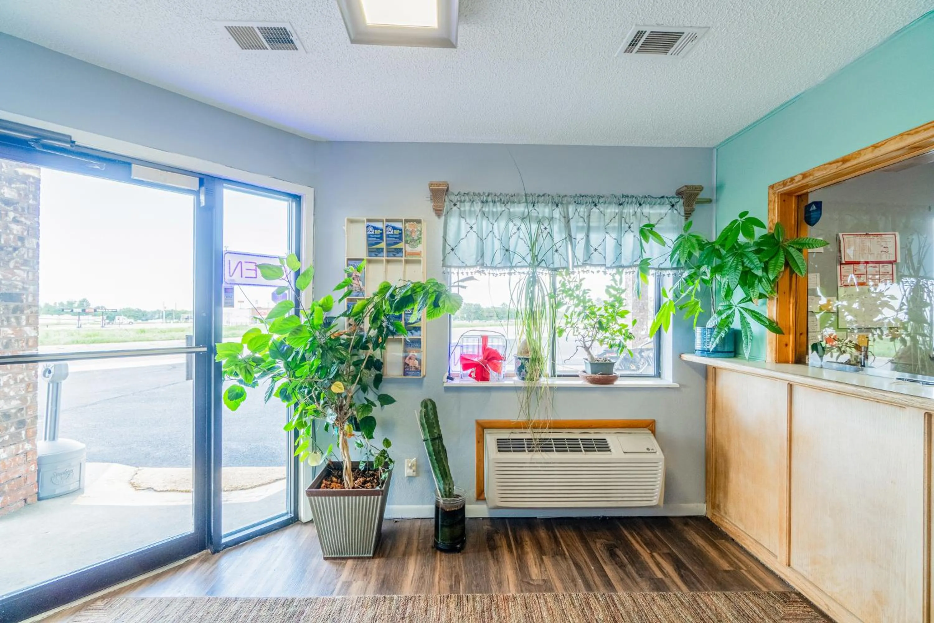 Lobby or reception in Capital O Aurora Inn Monett US 60