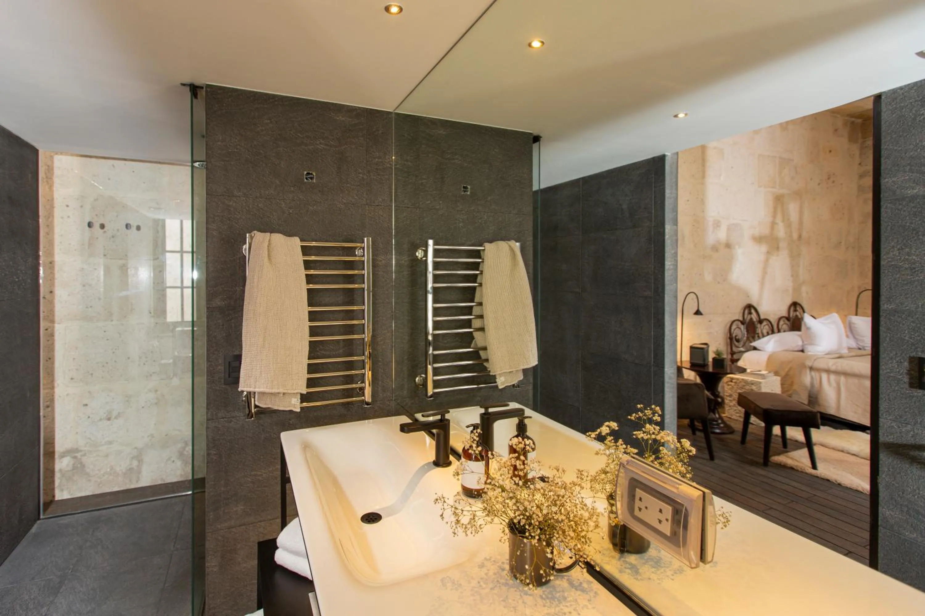 Bathroom, Bed in CIRQA - Relais & Châteaux