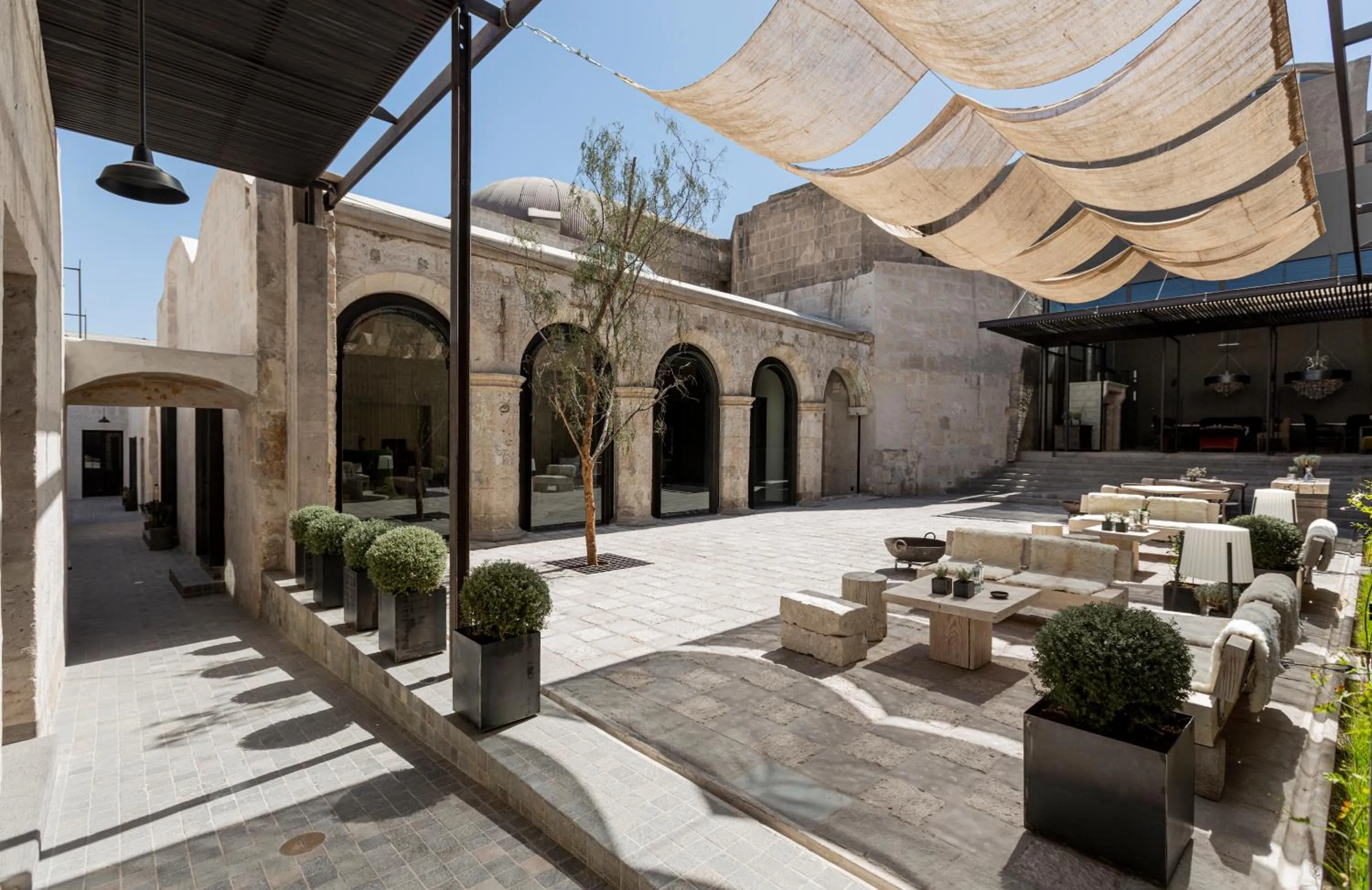 Restaurant/places to eat in CIRQA - Relais & Châteaux