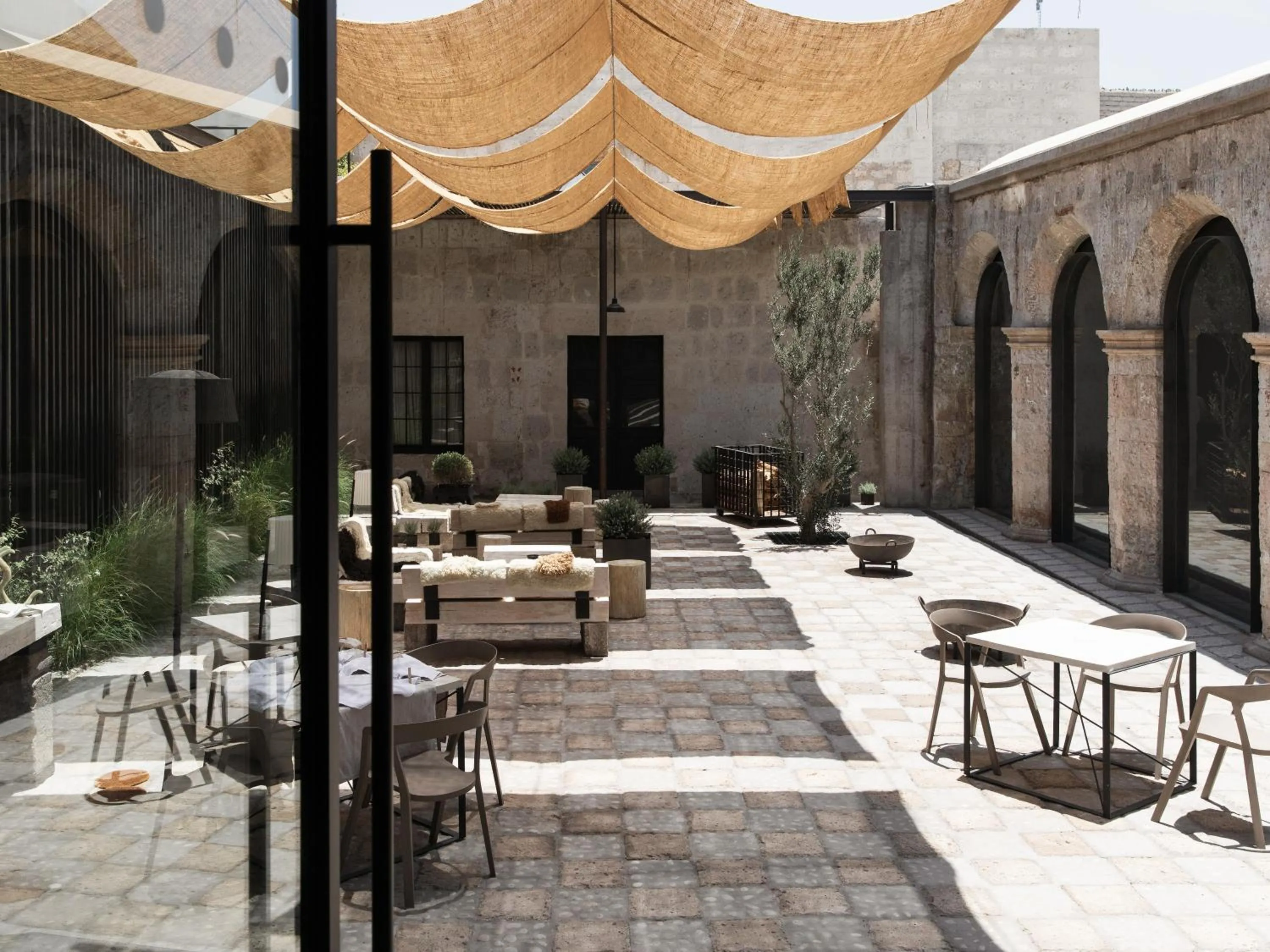 Property building in CIRQA - Relais & Châteaux