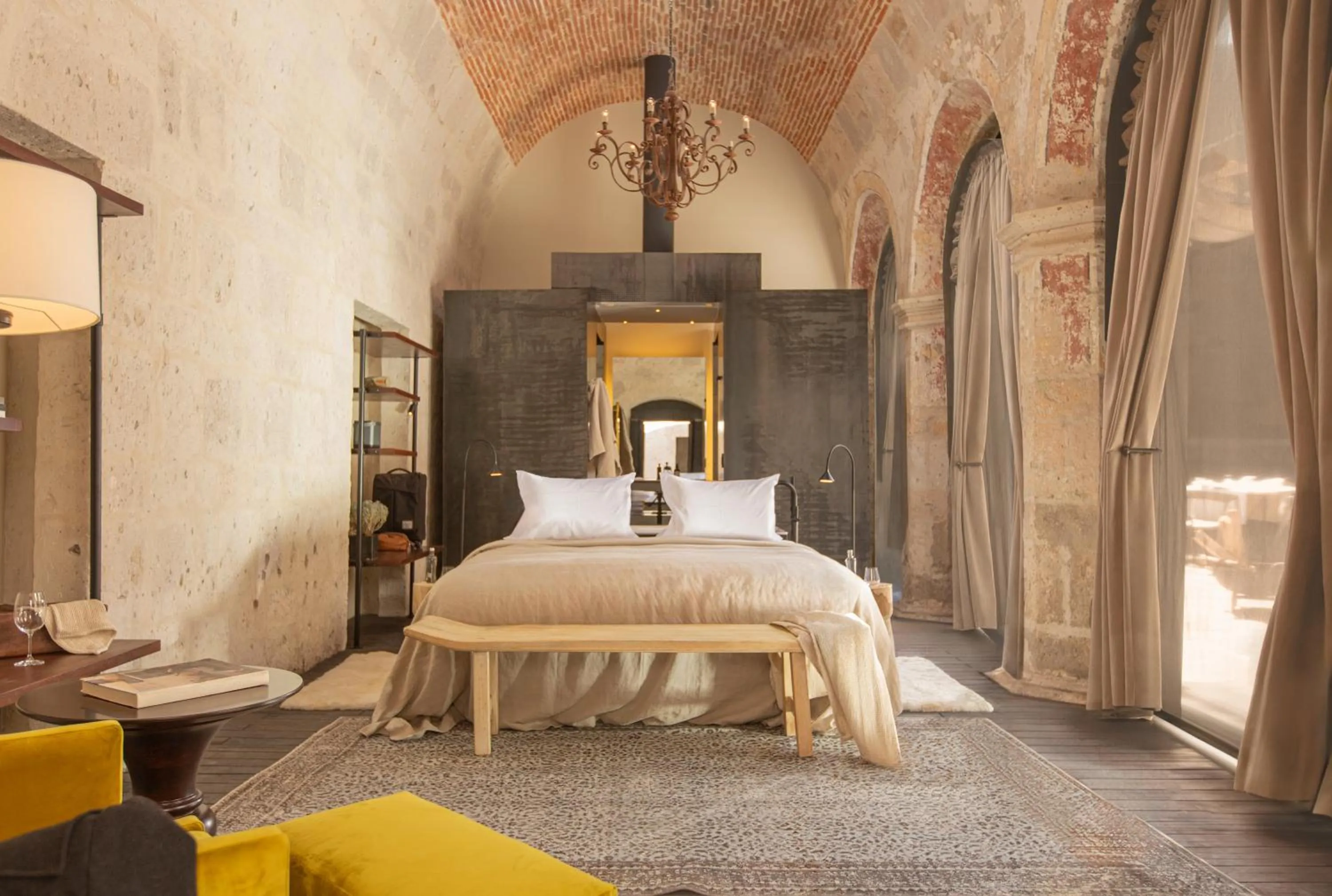 Bed in CIRQA - Relais & Châteaux