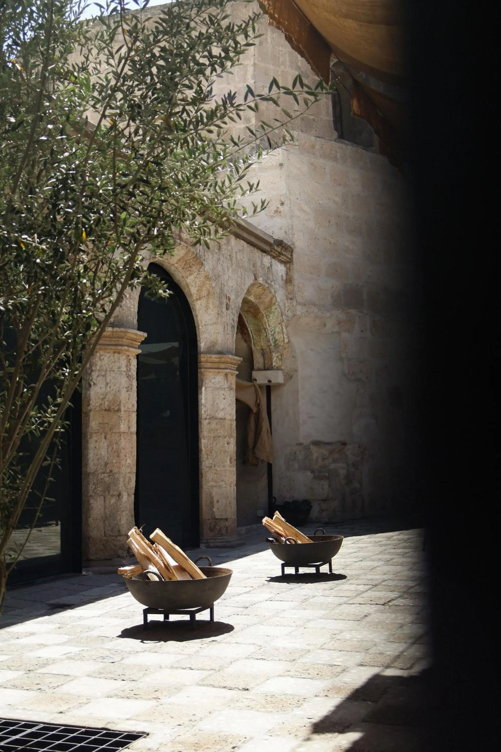 Patio in CIRQA - Relais & Châteaux