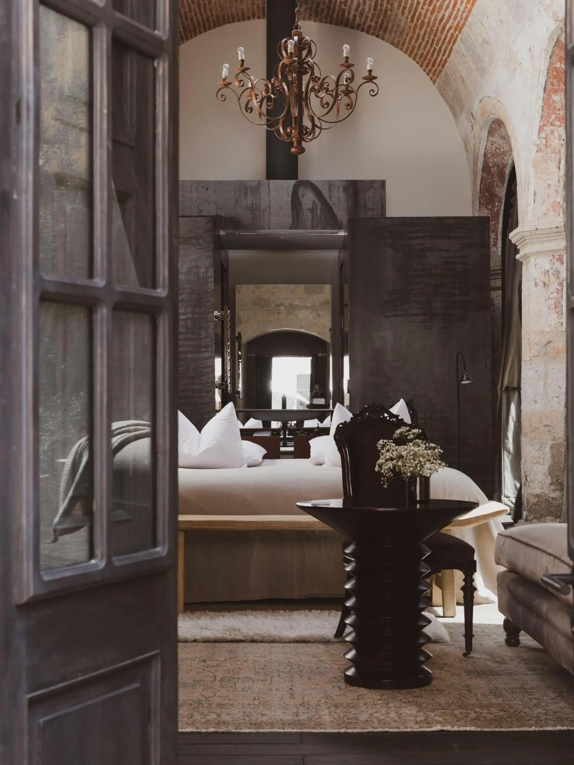 Bed in CIRQA - Relais & Châteaux