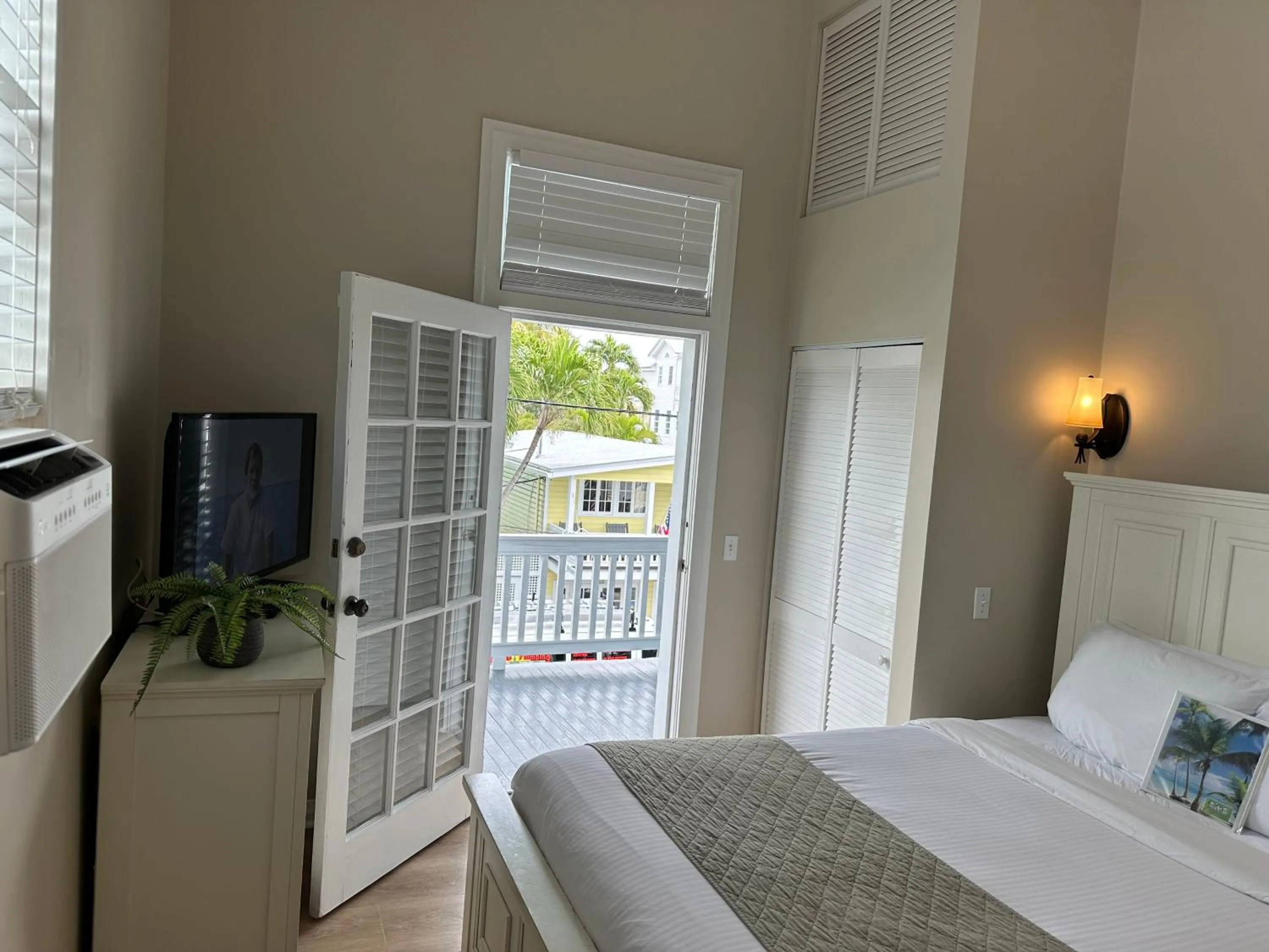 Balcony/Terrace, Bed in Douglas House