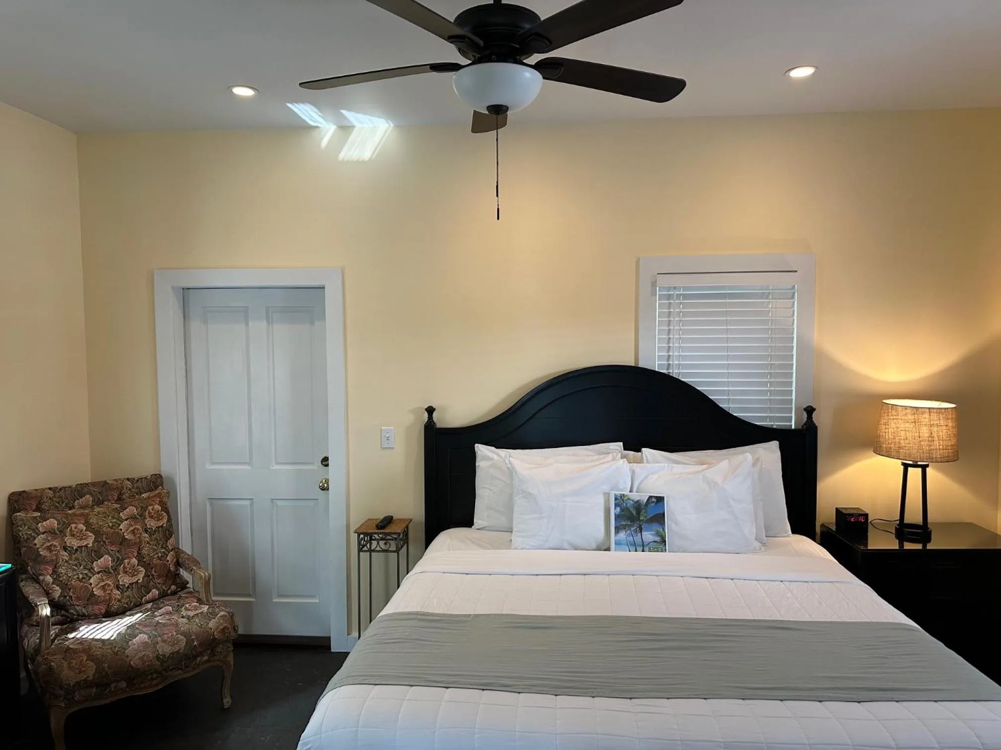 Bedroom, Bed in Douglas House