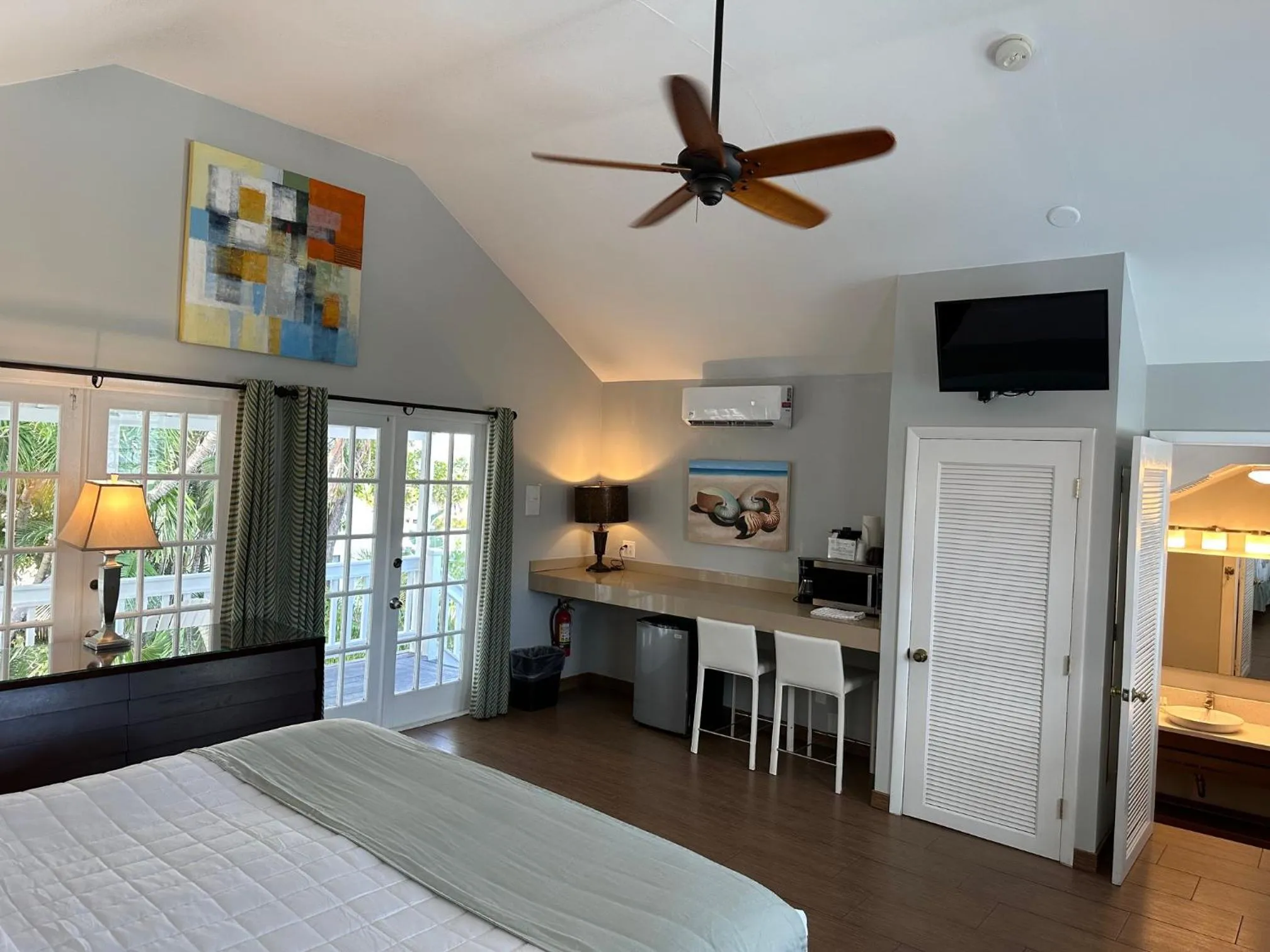 Garden view, Bed in Douglas House