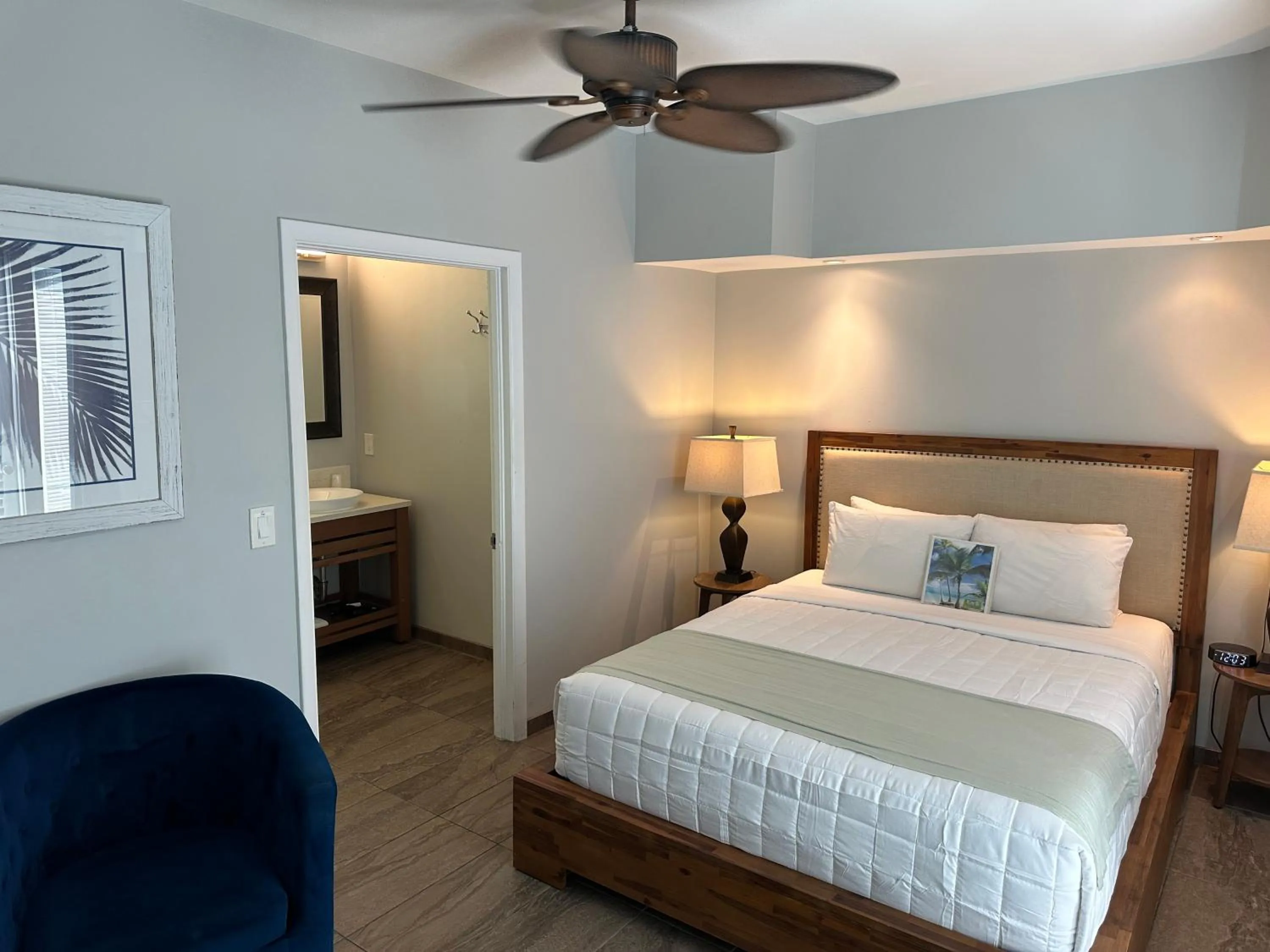 Bedroom, Bed in Douglas House