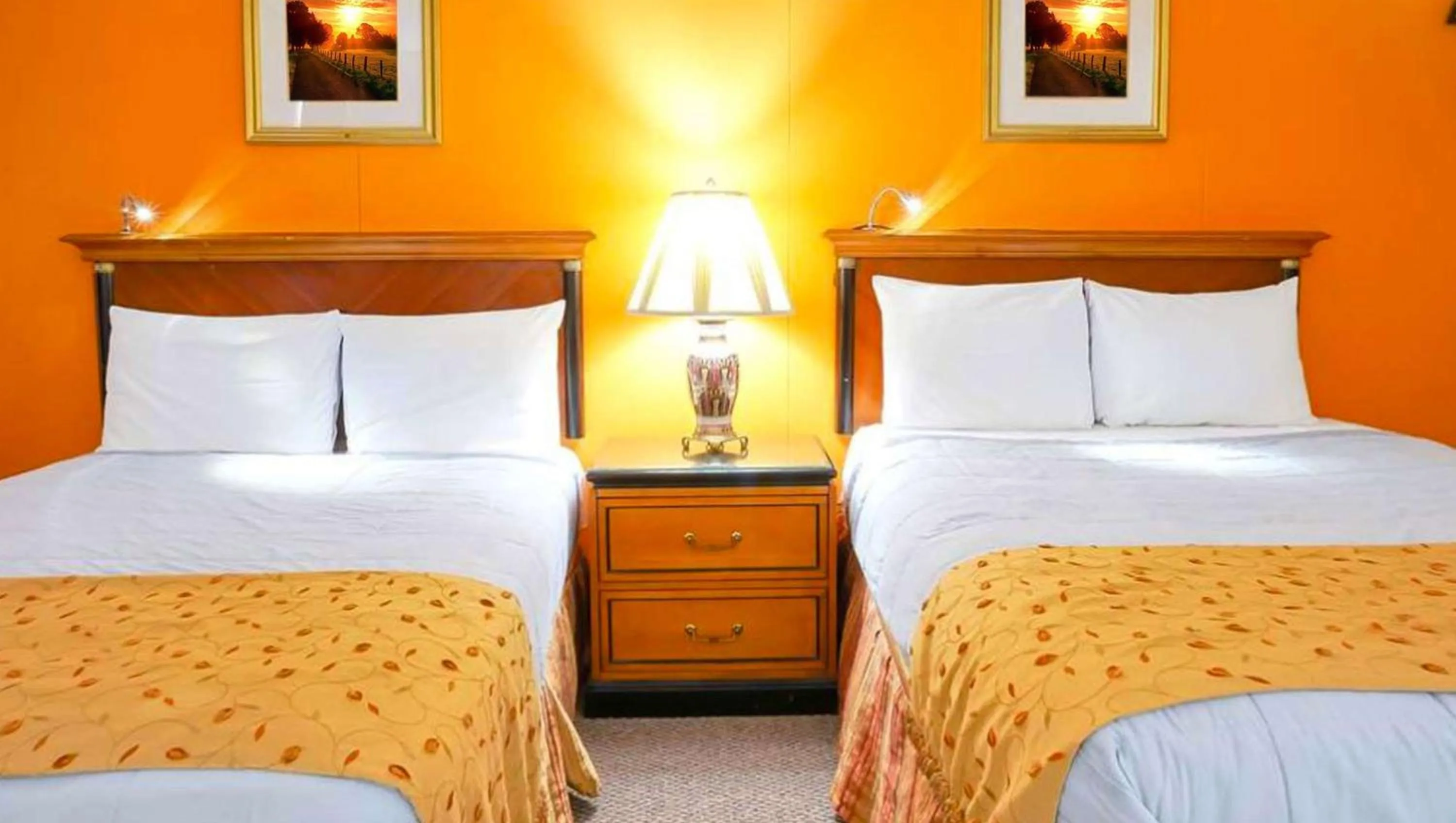 Photo of the whole room, Bed in M Star North Canton - Hall of Fame