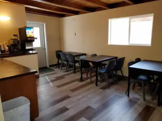 Dining area in Bristlecone Motel