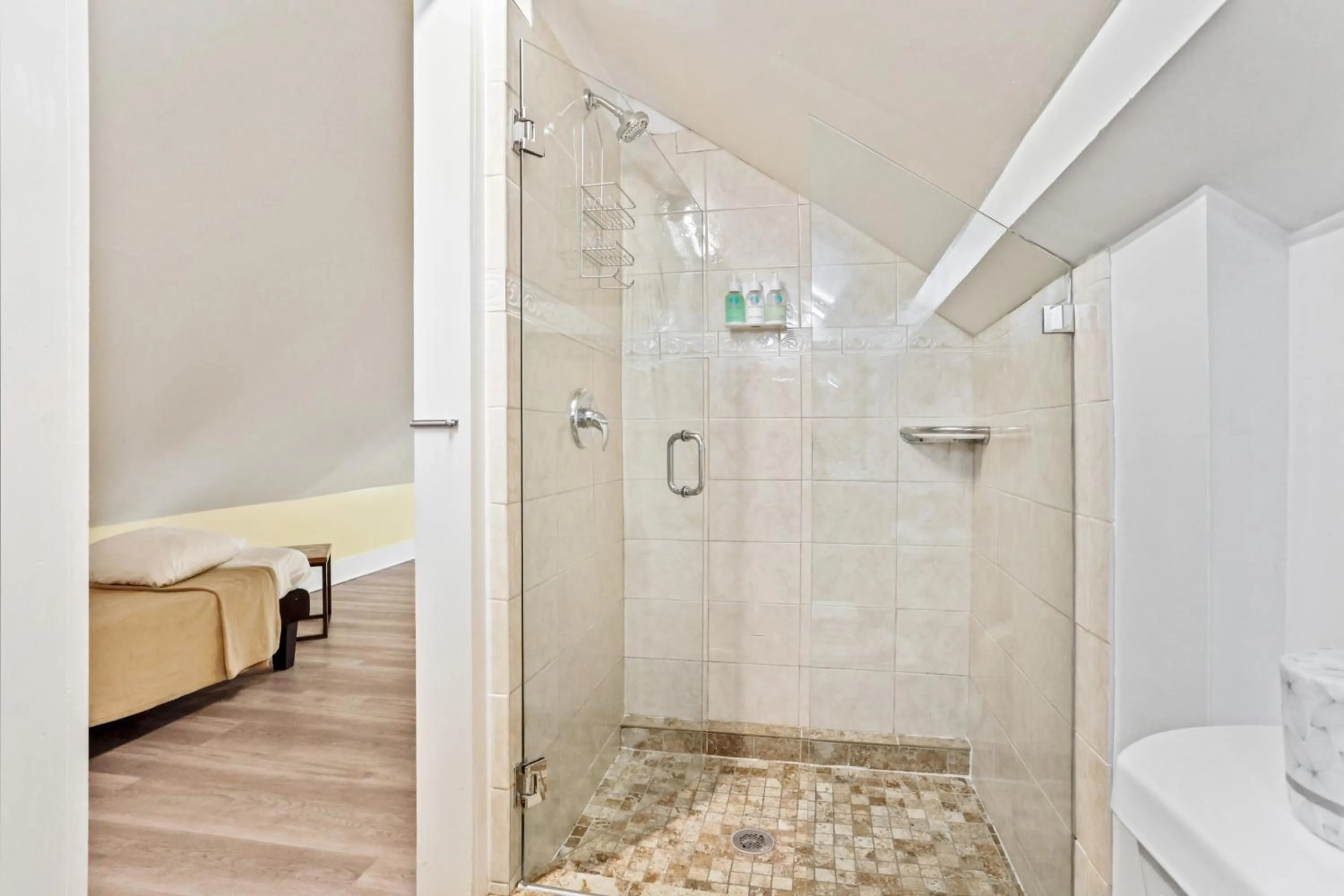 Shower, Bed in The Palms Hotel