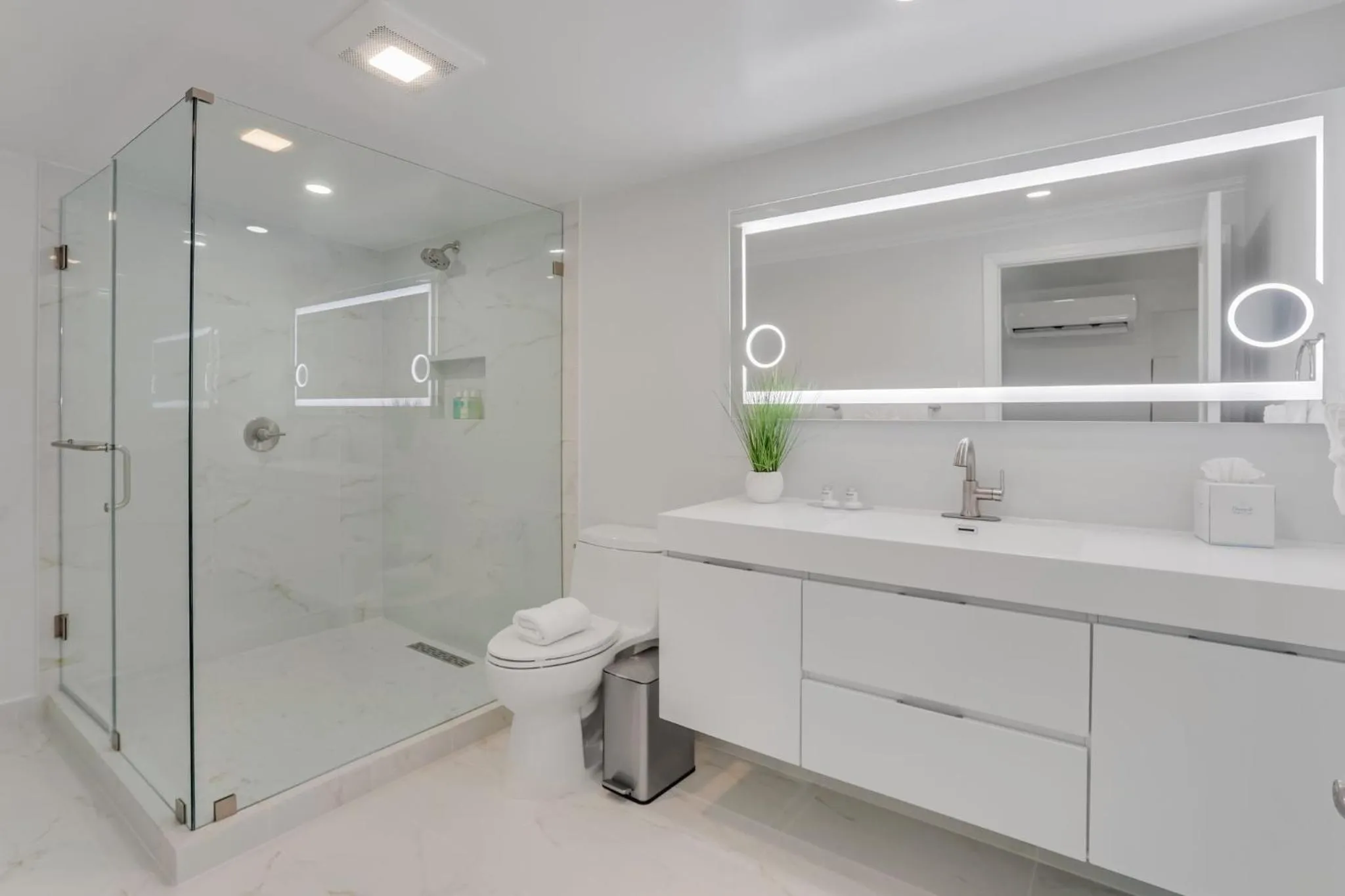 Bathroom in The Palms Hotel