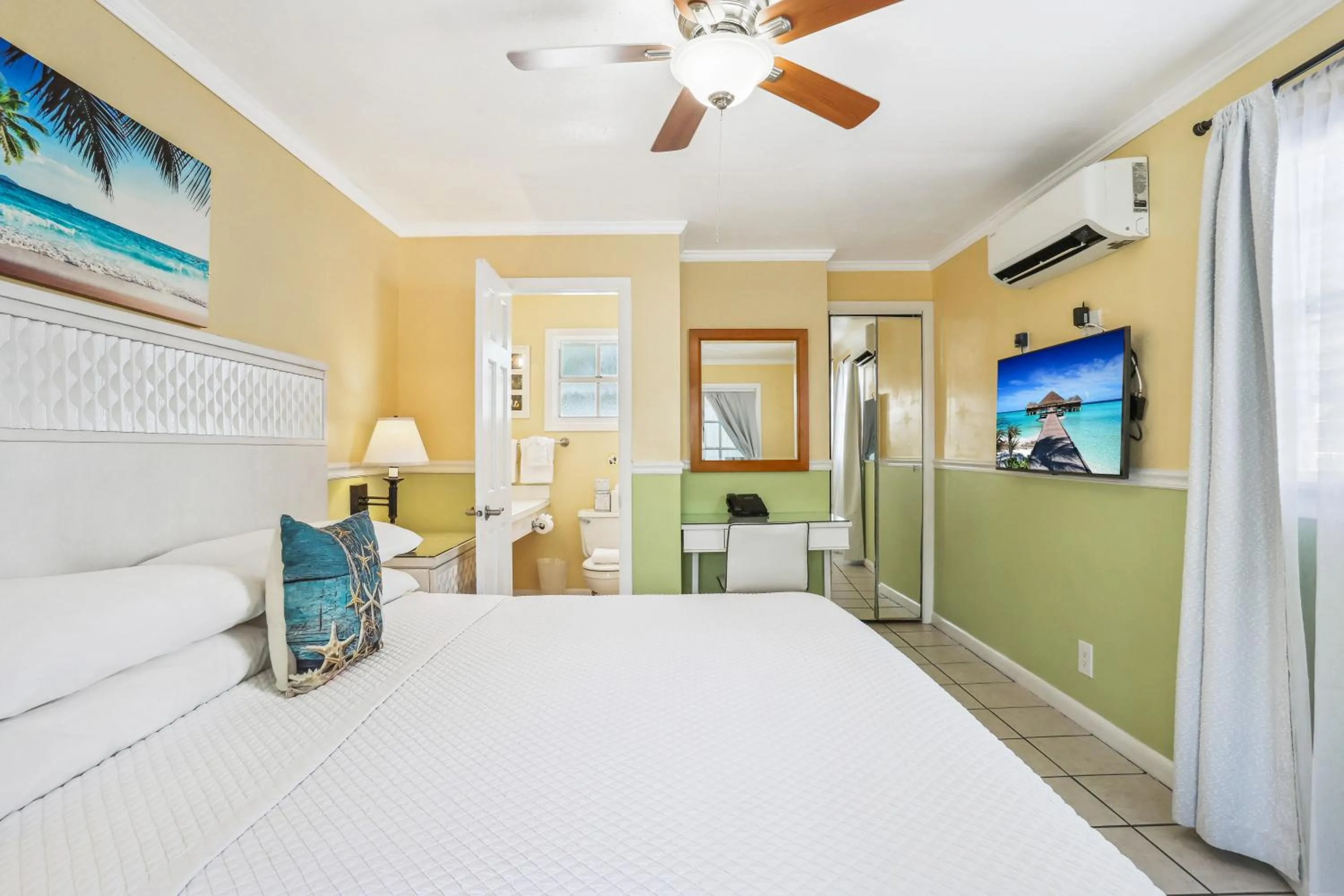 Bedroom, Bed in The Palms Hotel