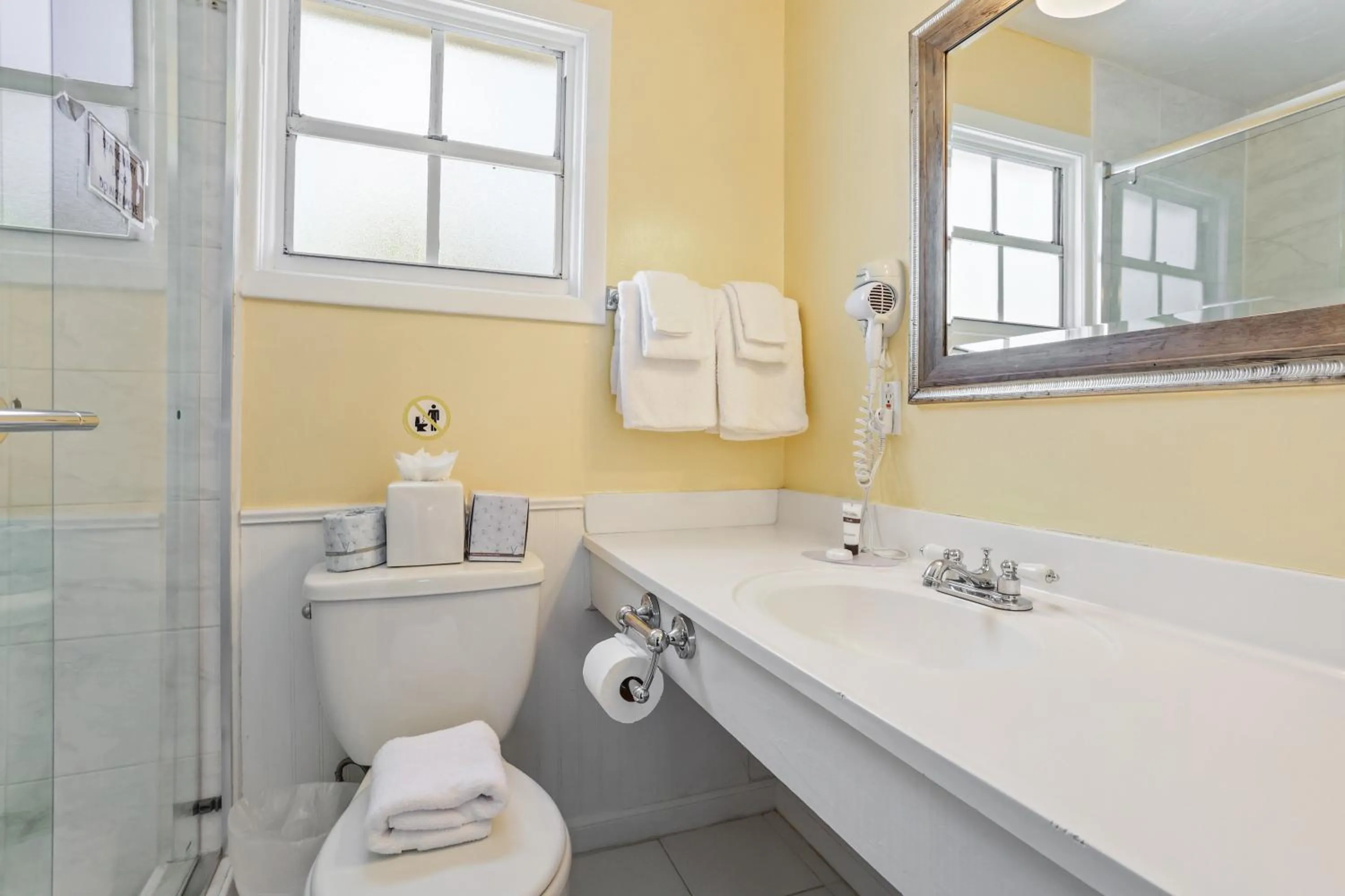 Bathroom in The Palms Hotel