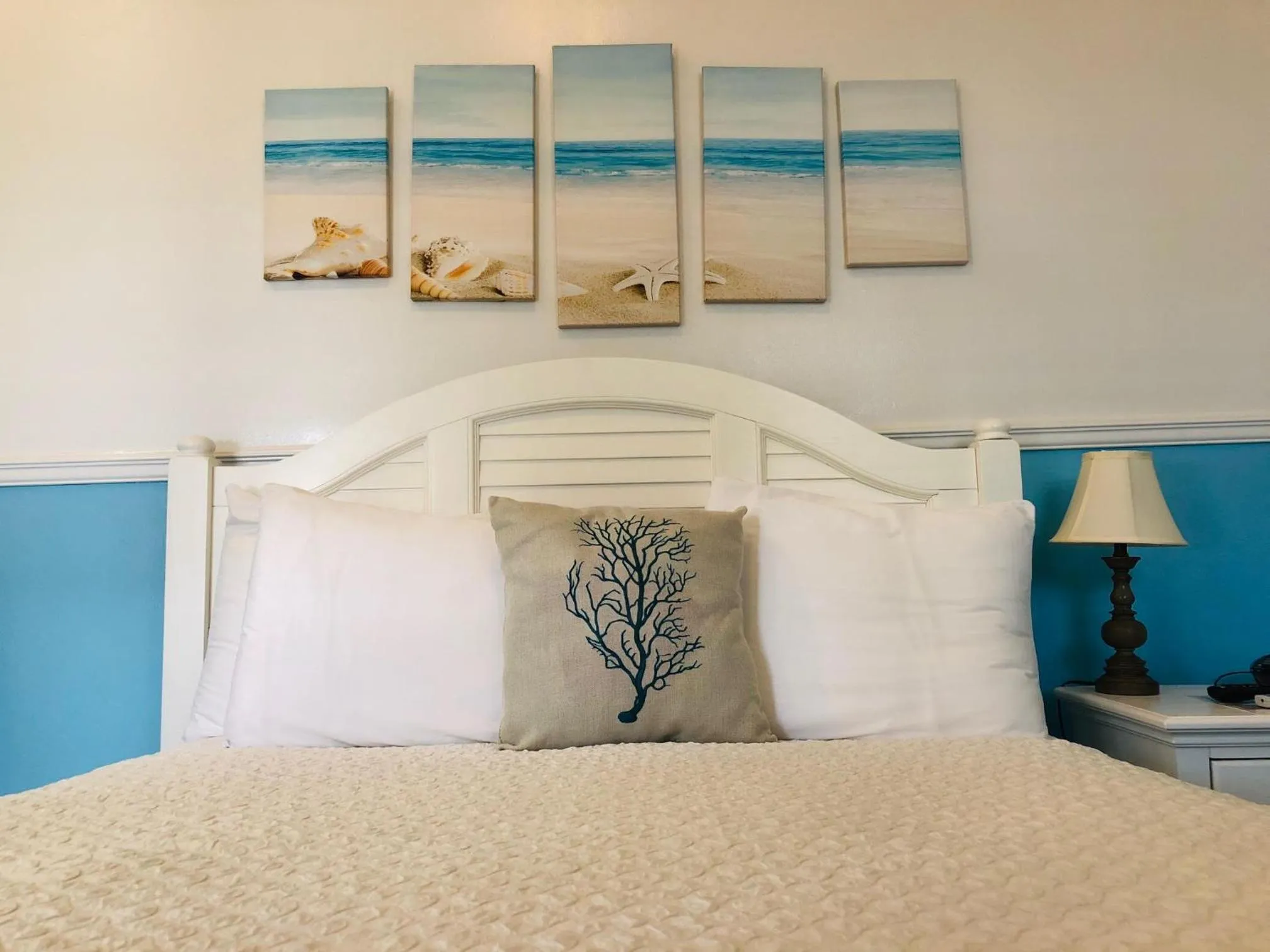 Bed in The Palms Hotel