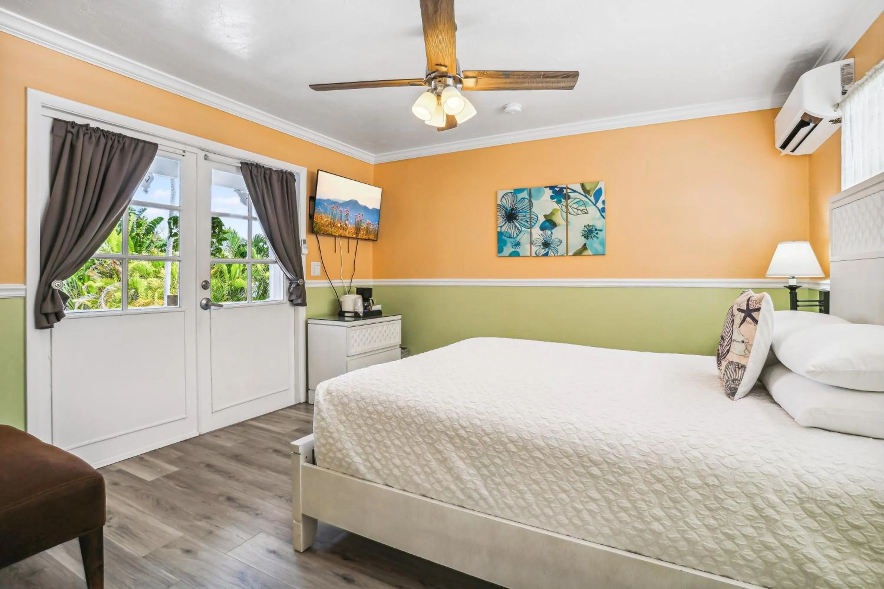 Bedroom, Bed in The Palms Hotel