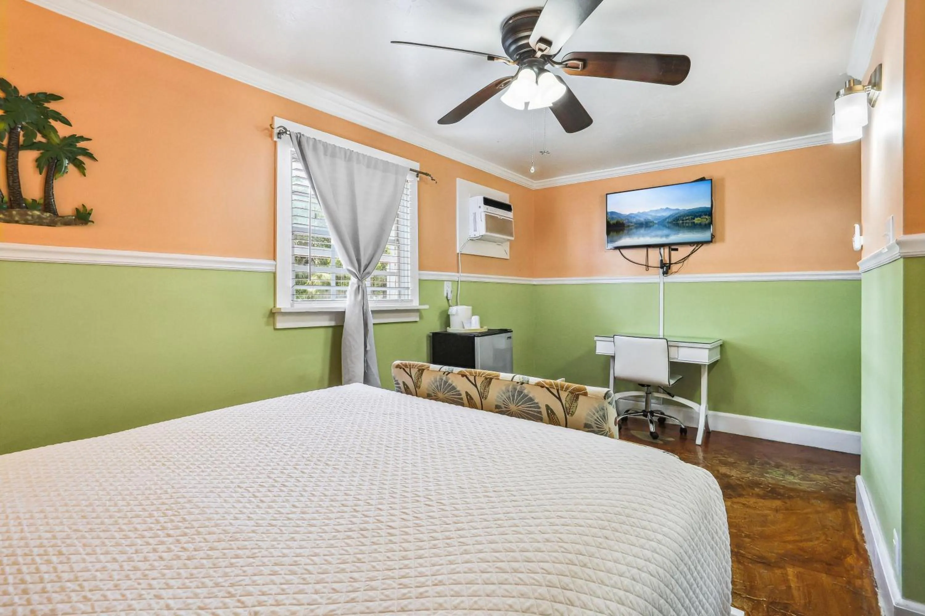 Bedroom, Bed in The Palms Hotel