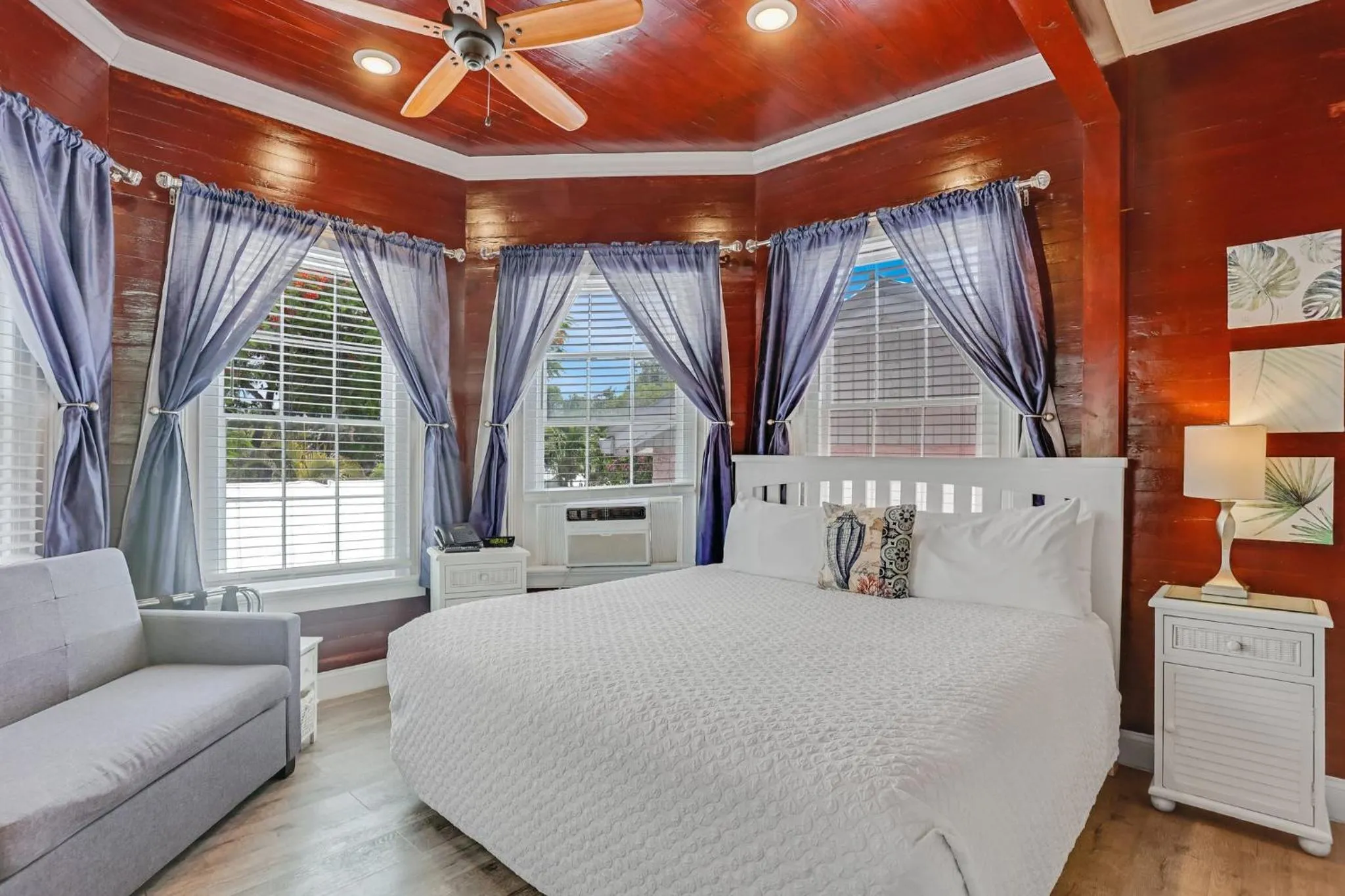 Bed in The Palms Hotel