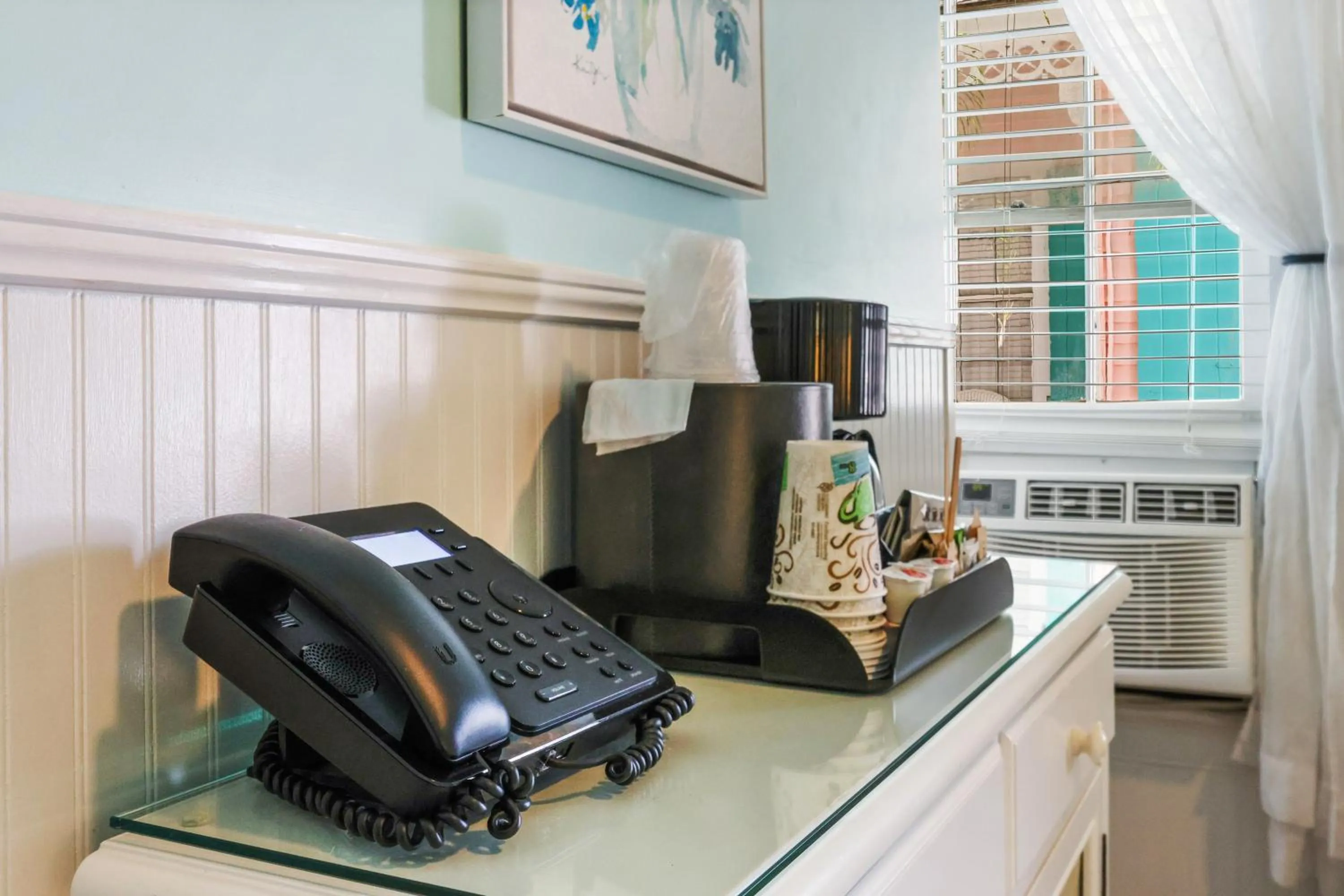 Coffee/tea facilities in The Palms Hotel