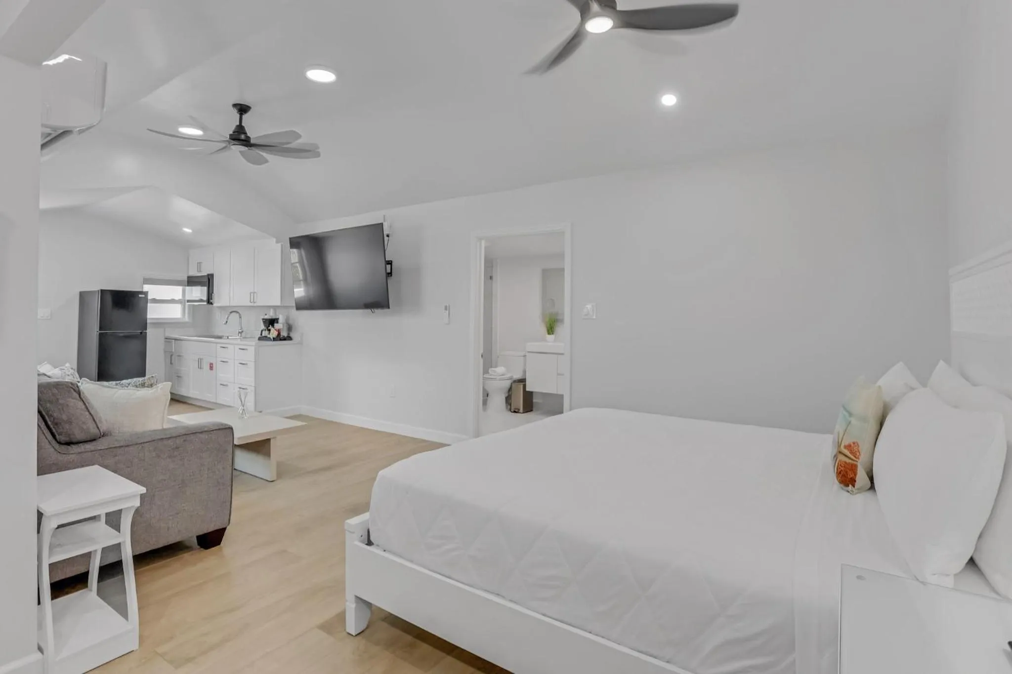 Bed in The Palms Hotel