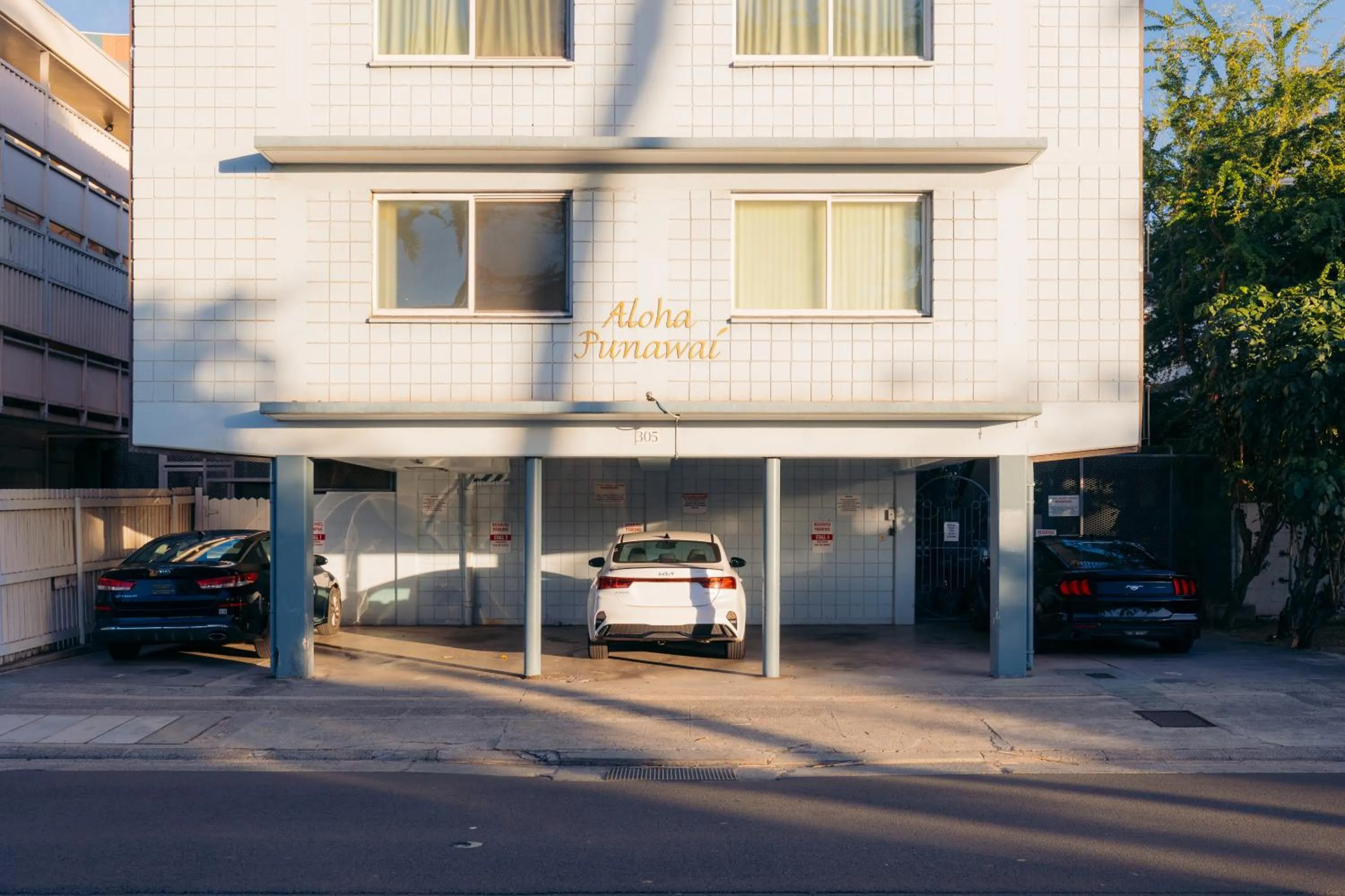 Parking in Waikiki Heritage Hotel