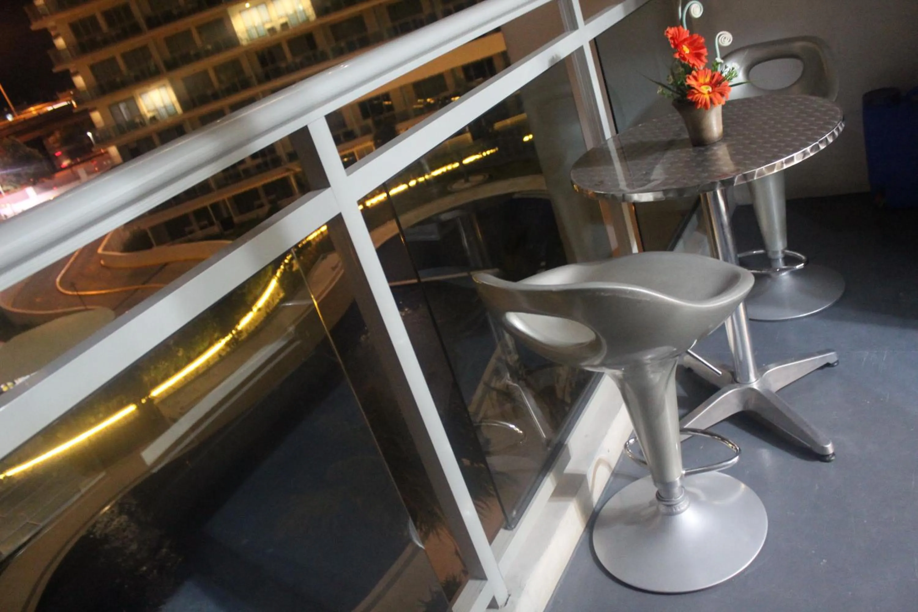 AZURE C4 BEACHPOOL balcony wifi MULTIPLE UNITS