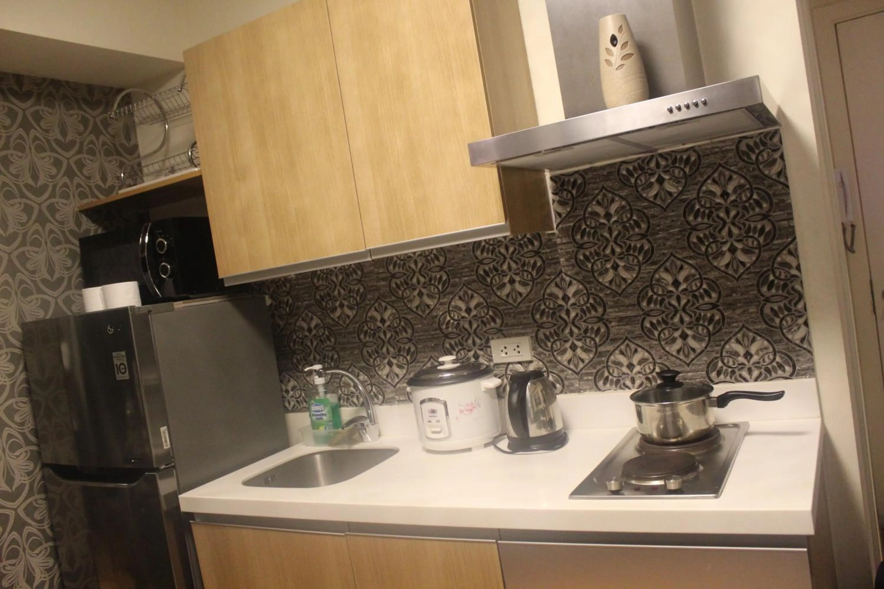 AZURE C4 BEACHPOOL balcony wifi MULTIPLE UNITS