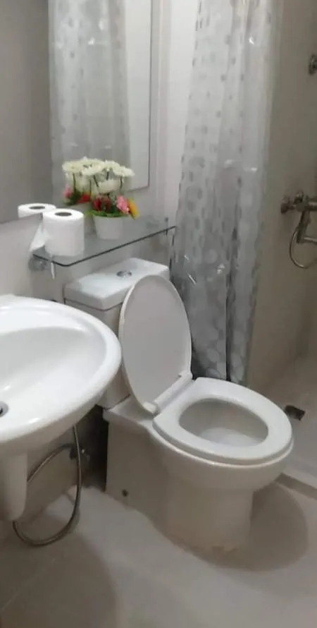 AZURE C4 BEACHPOOL balcony wifi MULTIPLE UNITS