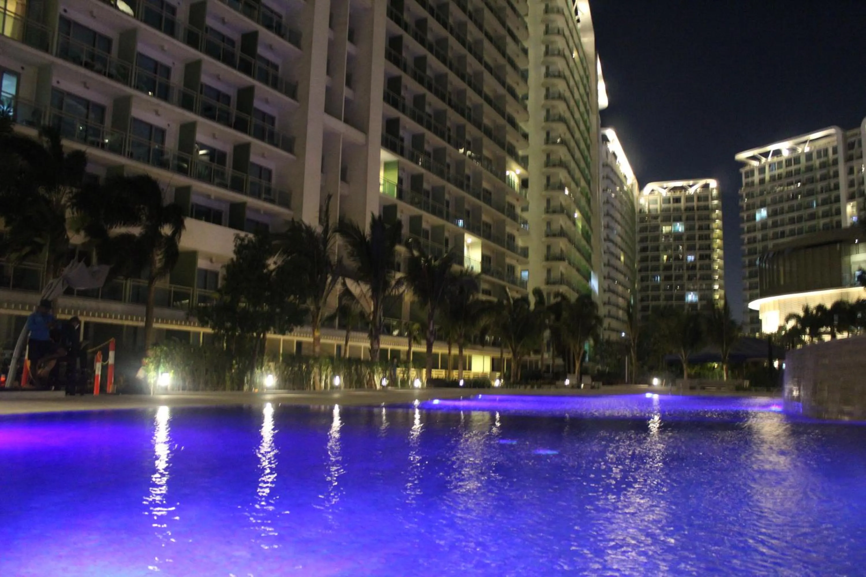 AZURE C4 BEACHPOOL balcony wifi MULTIPLE UNITS