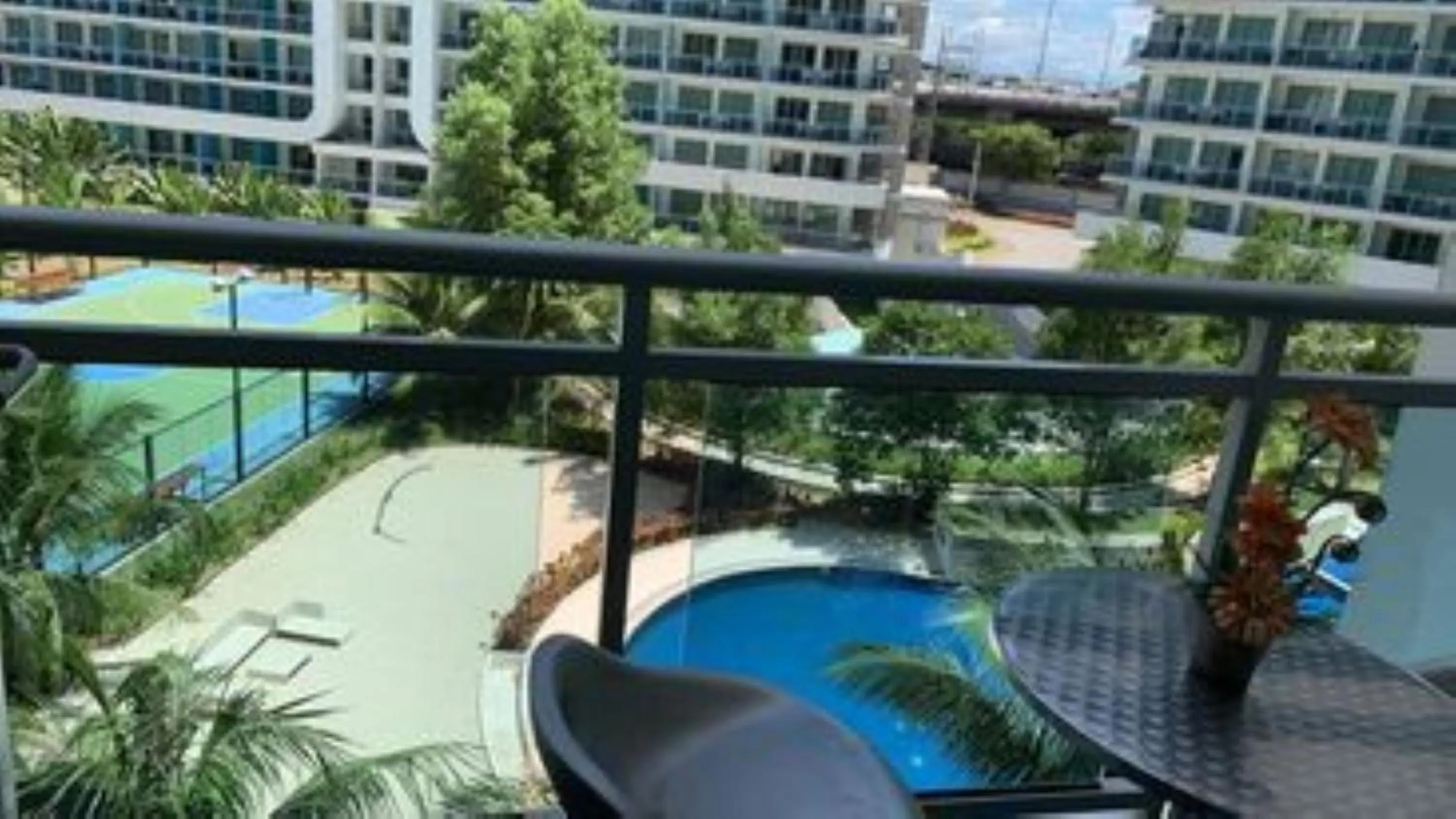 AZURE C4 BEACHPOOL balcony wifi MULTIPLE UNITS