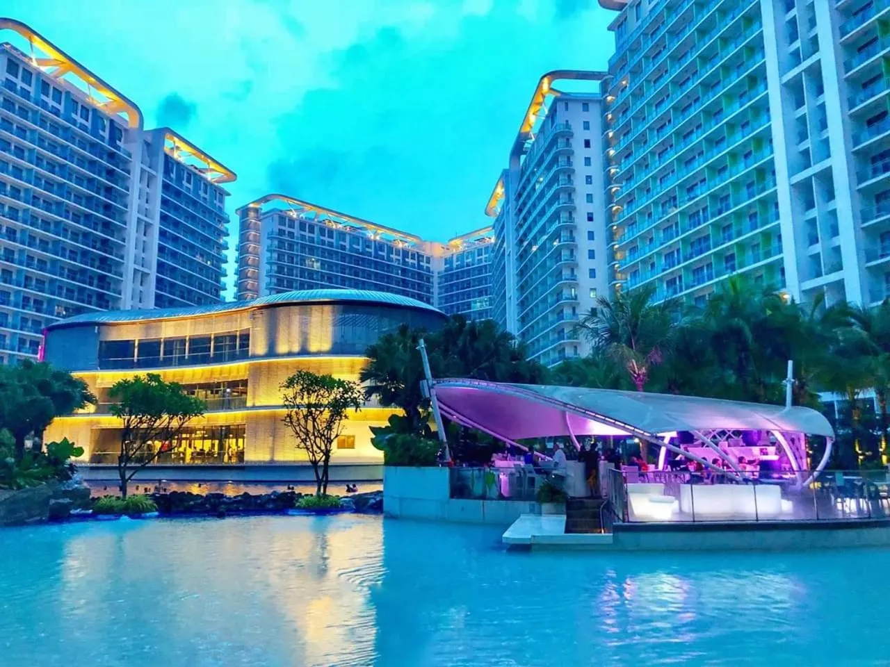 AZURE C4 BEACHPOOL balcony wifi MULTIPLE UNITS