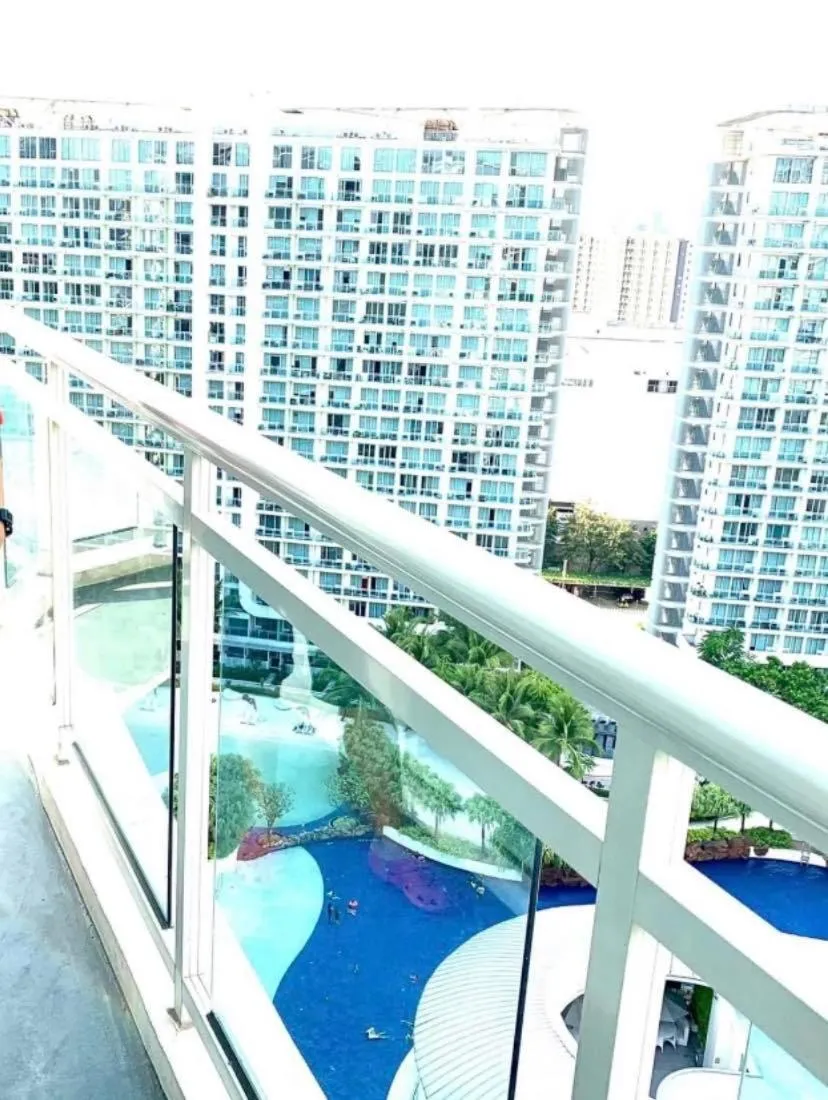 AZURE C4 BEACHPOOL balcony wifi MULTIPLE UNITS