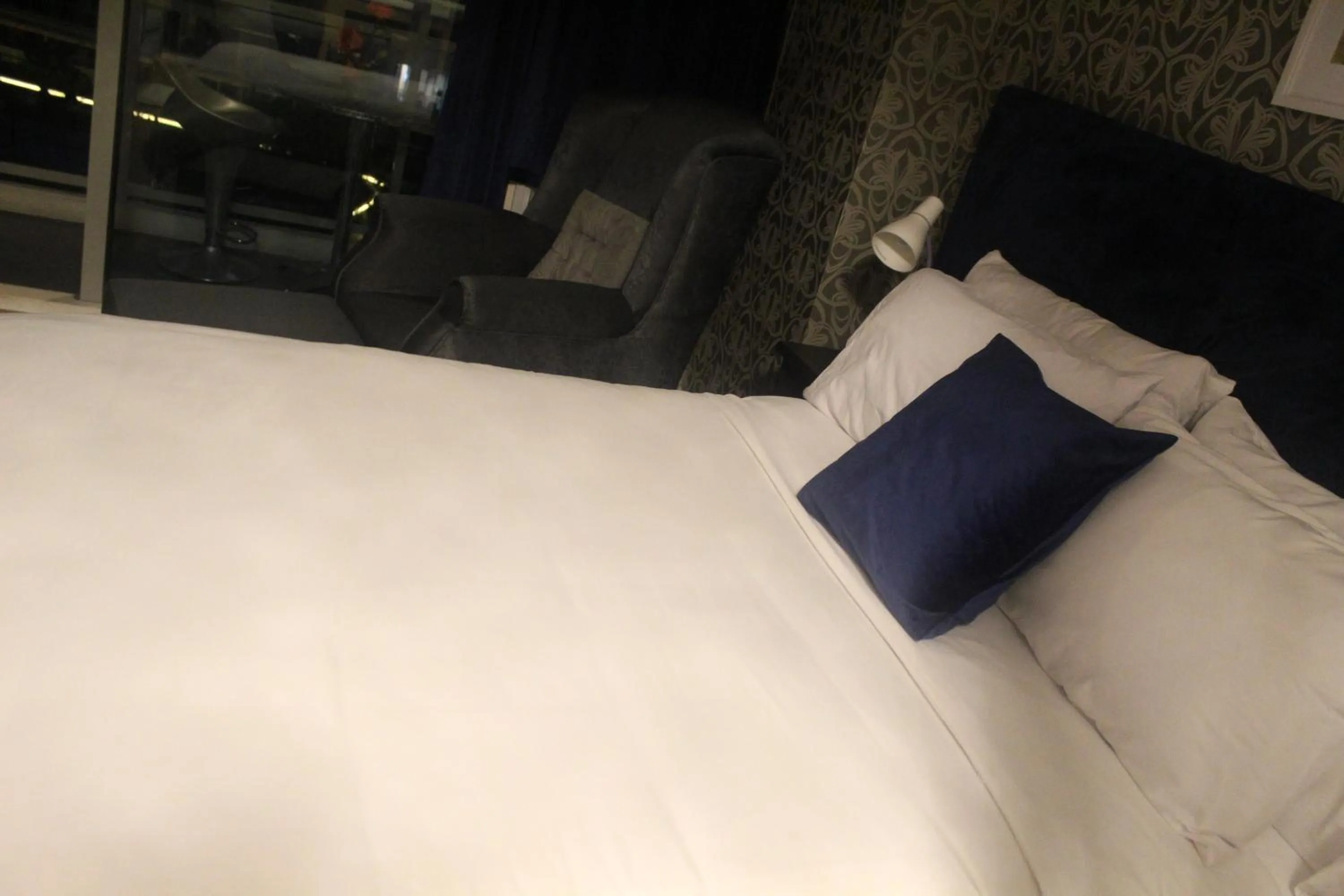 Bed in AZURE C4 BEACHPOOL balcony wifi MULTIPLE UNITS