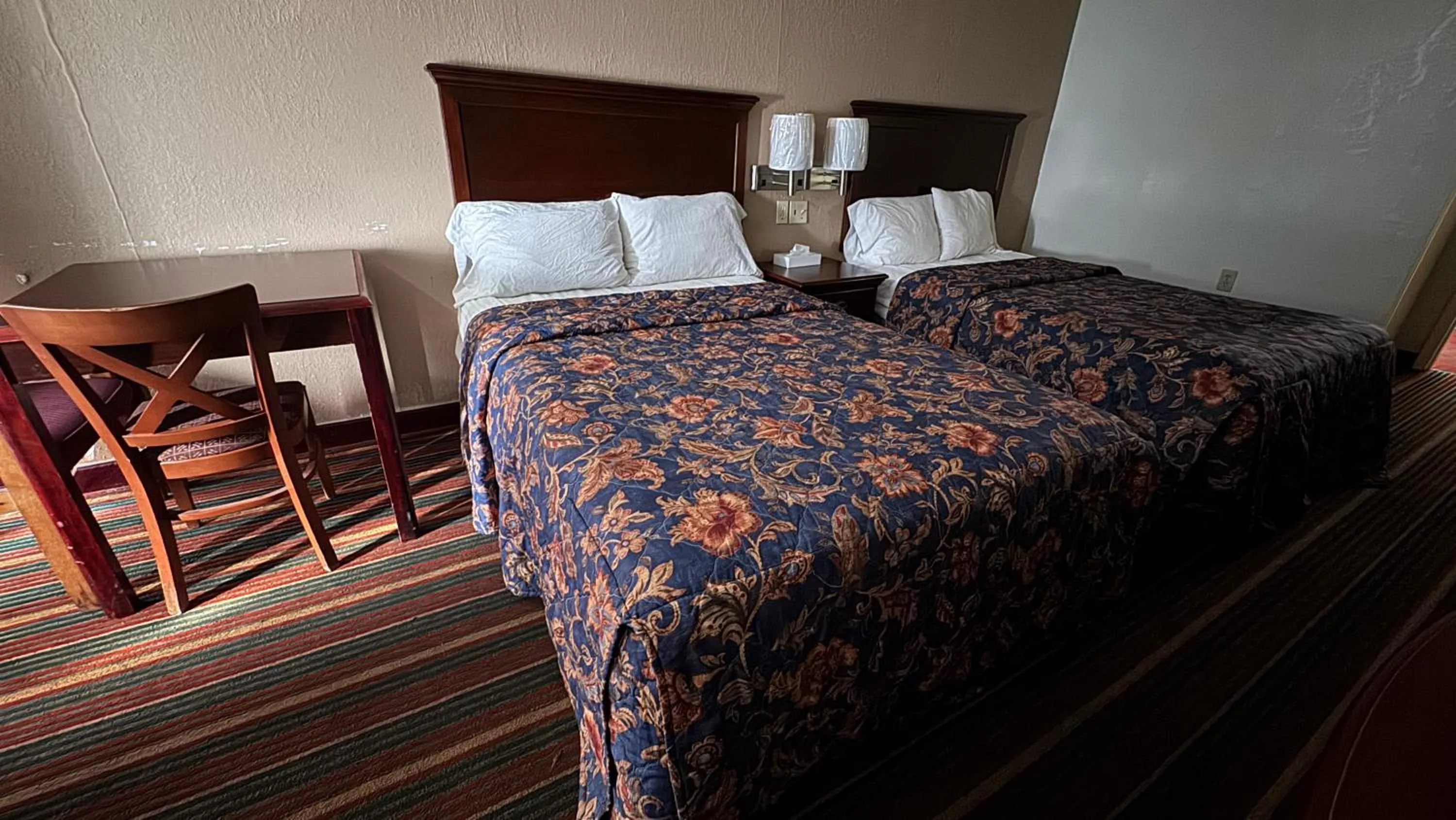 Bedroom, Bed in Rodeway Inn Dunmore