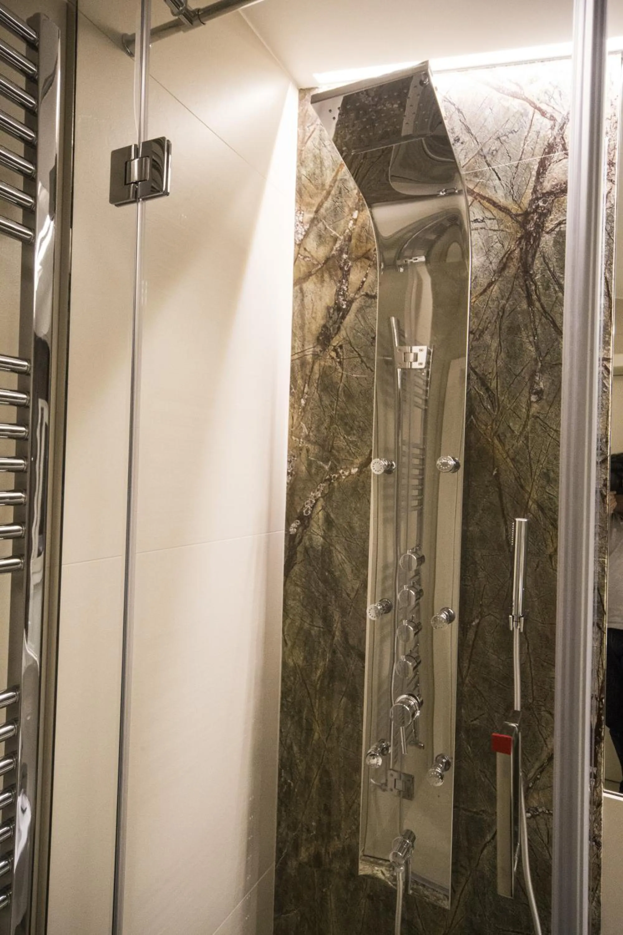 Shower in Hedoné Design Experience B&B