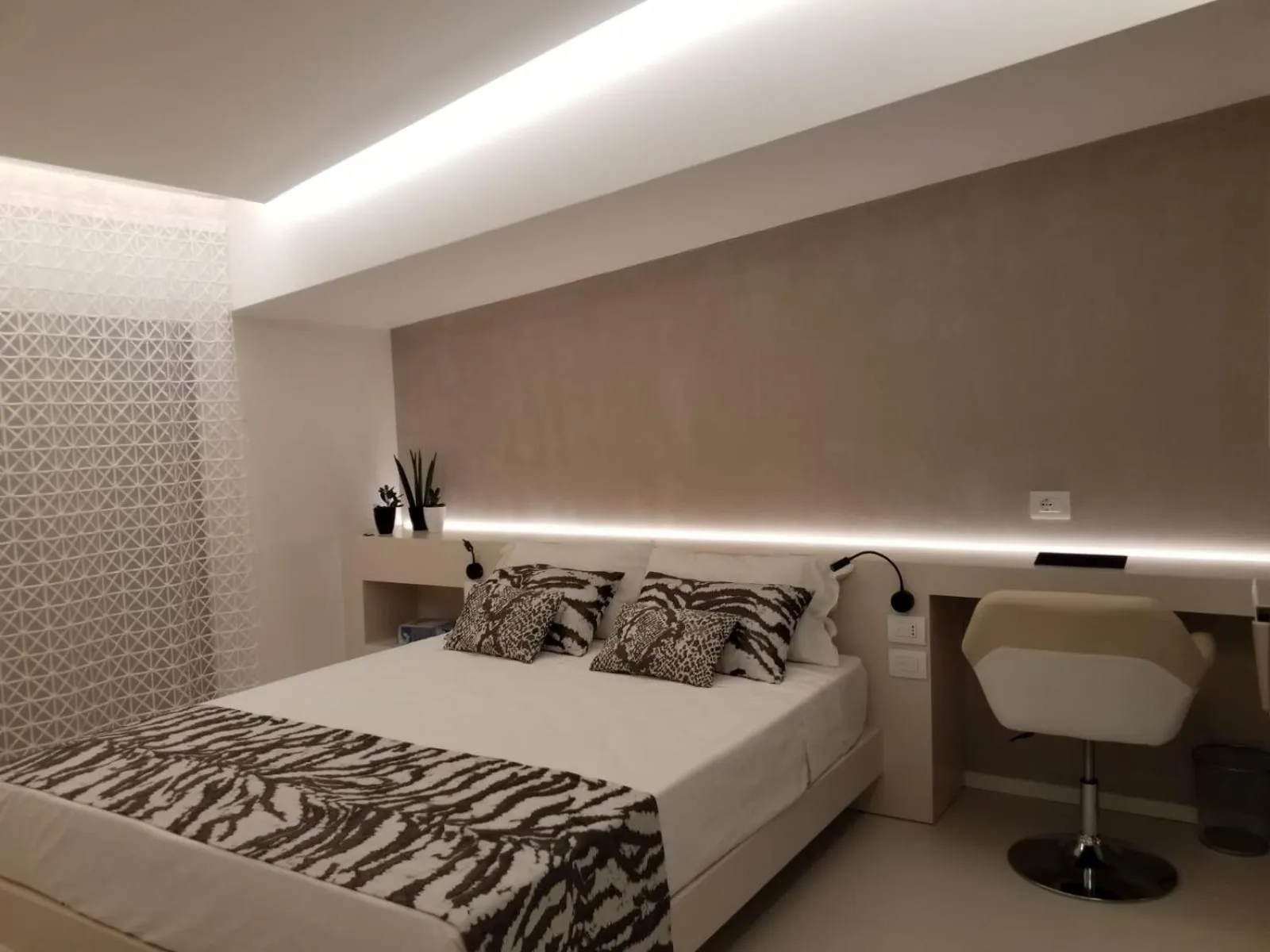 Bedroom, Bed in Hedoné Design Experience B&B