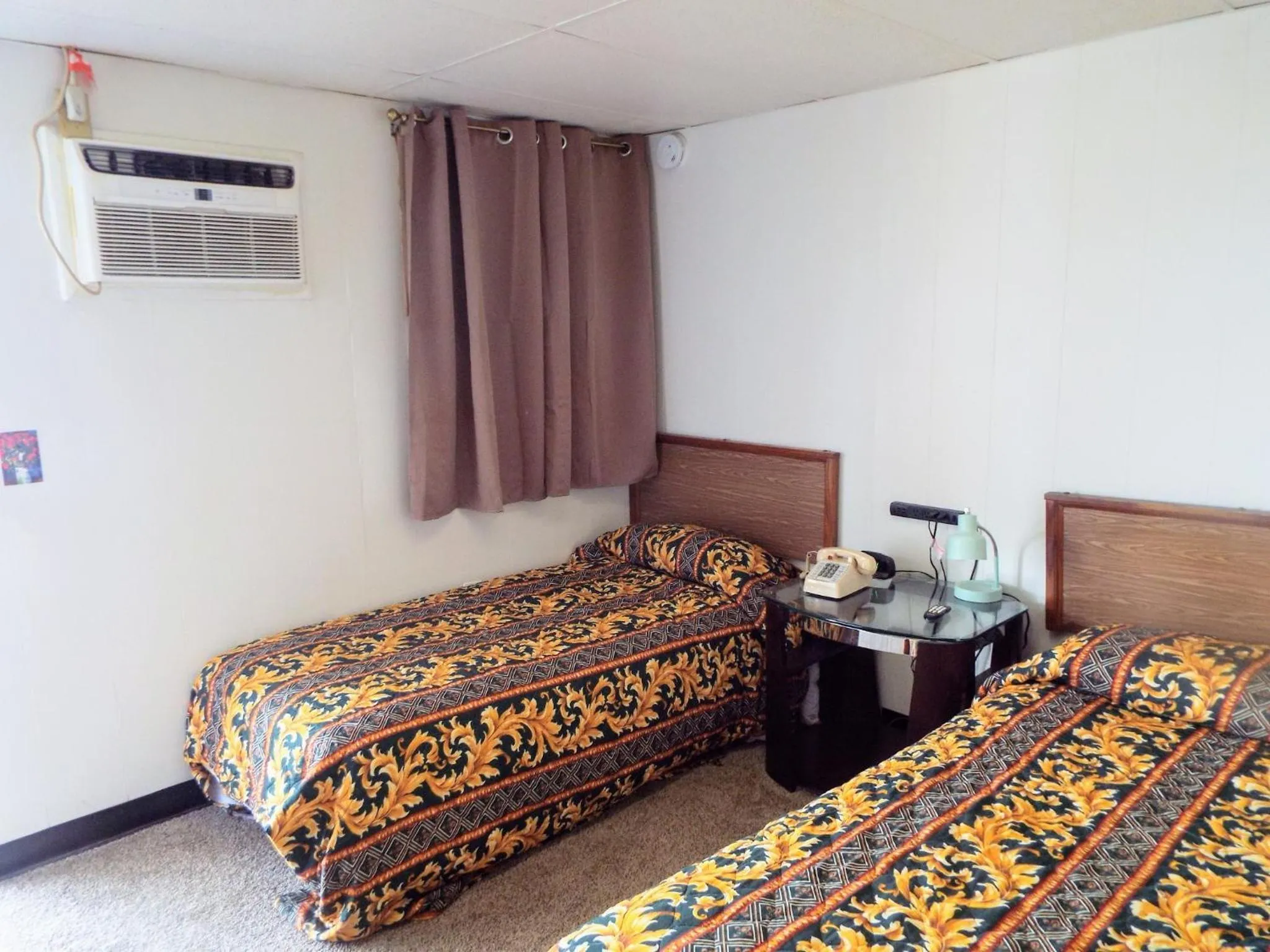 Family, Bed in Davis Motel