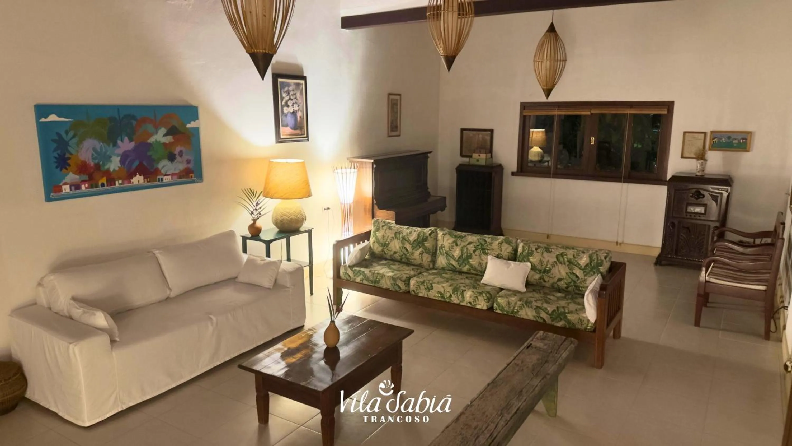 Communal lounge/ TV room in Vila Sabiá Trancoso