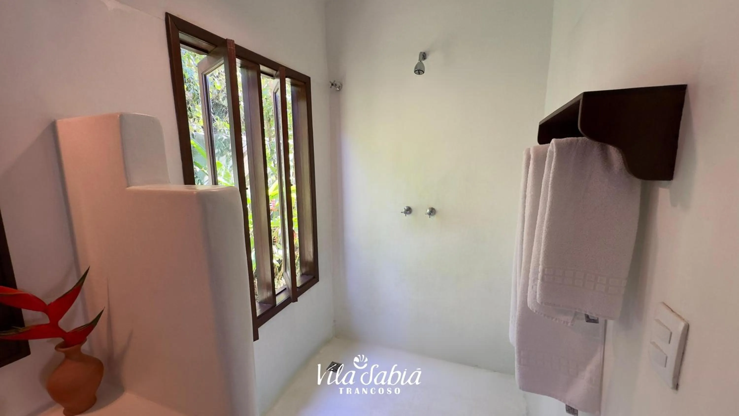 Shower, Bed in Vila Sabiá Trancoso